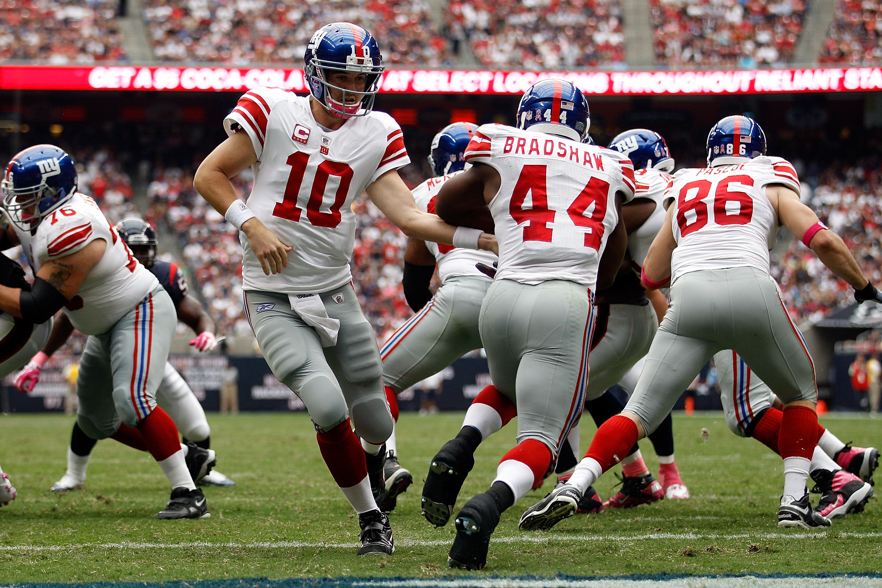 HOUSTON - OCTOBER 10:  Eli Manning #10 hands off the ball to Ahmad Bradshaw #44 of the New York Giant during the game against the Houston Texans at Reliant Stadium on October 10, 2010 in Houston, Texas.  The Giants defeated the Texans 34-10.  (Photo by Ch