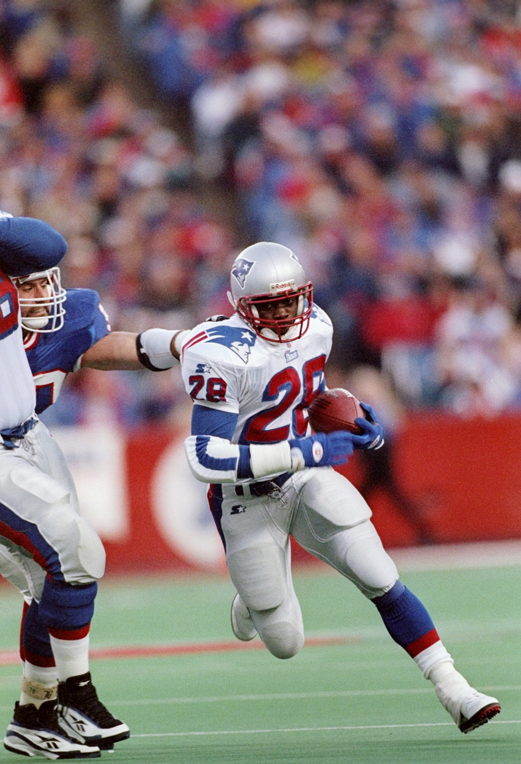 9 Nov 1997:  Running back Curtis Martin of the New England Patriots runs down the field during a game against the Buffalo Bills at Rich Stadium in Orchard Park, New York.  The Patriots won the game 31-10. Mandatory Credit: Rick Stewart  /Allsport
