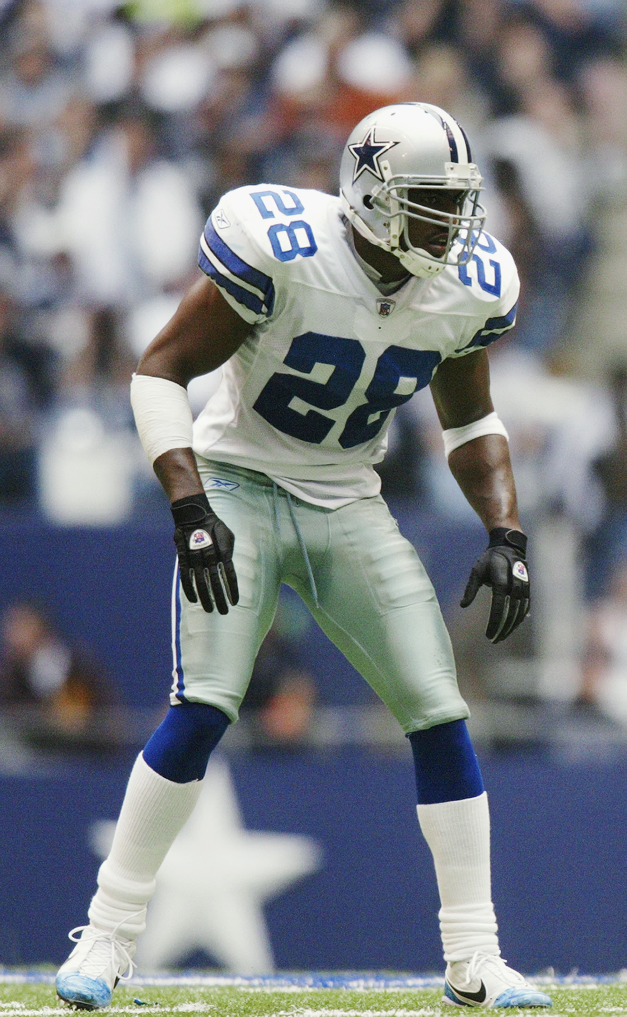 IRVING, TX - OCTOBER 27:   Short Safty Darren Woodson #28 of the Dallas Cowboys stands in position during the NFL game against the Seattle Seahawks at Texas Stadium on October 27, 2002 in Irving, Texas. The Seahawks defeated the Cowboys 17-14. (Photo by R