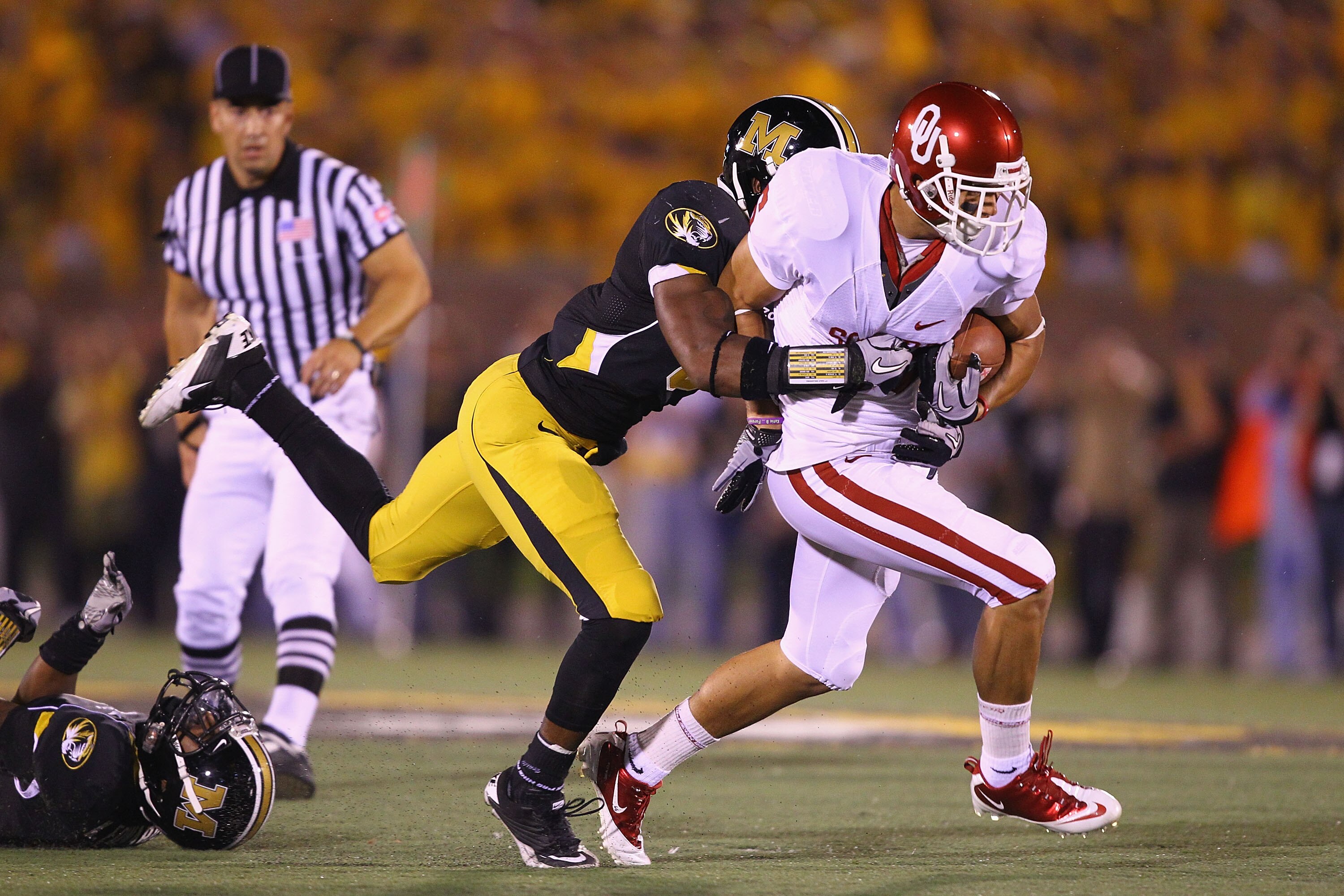 COLUMBIA, MO - OCTOBER 23: Cameron Kenney #6 of the Oklahoma Sooners in action against the Missouri Tigers at Faurot Field/Memorial Stadium on October 23, 2010 in Columbia, Missouri.  The Tigers beat the Sooners 36-27.  (Photo by Dilip Vishwanat/Getty Ima