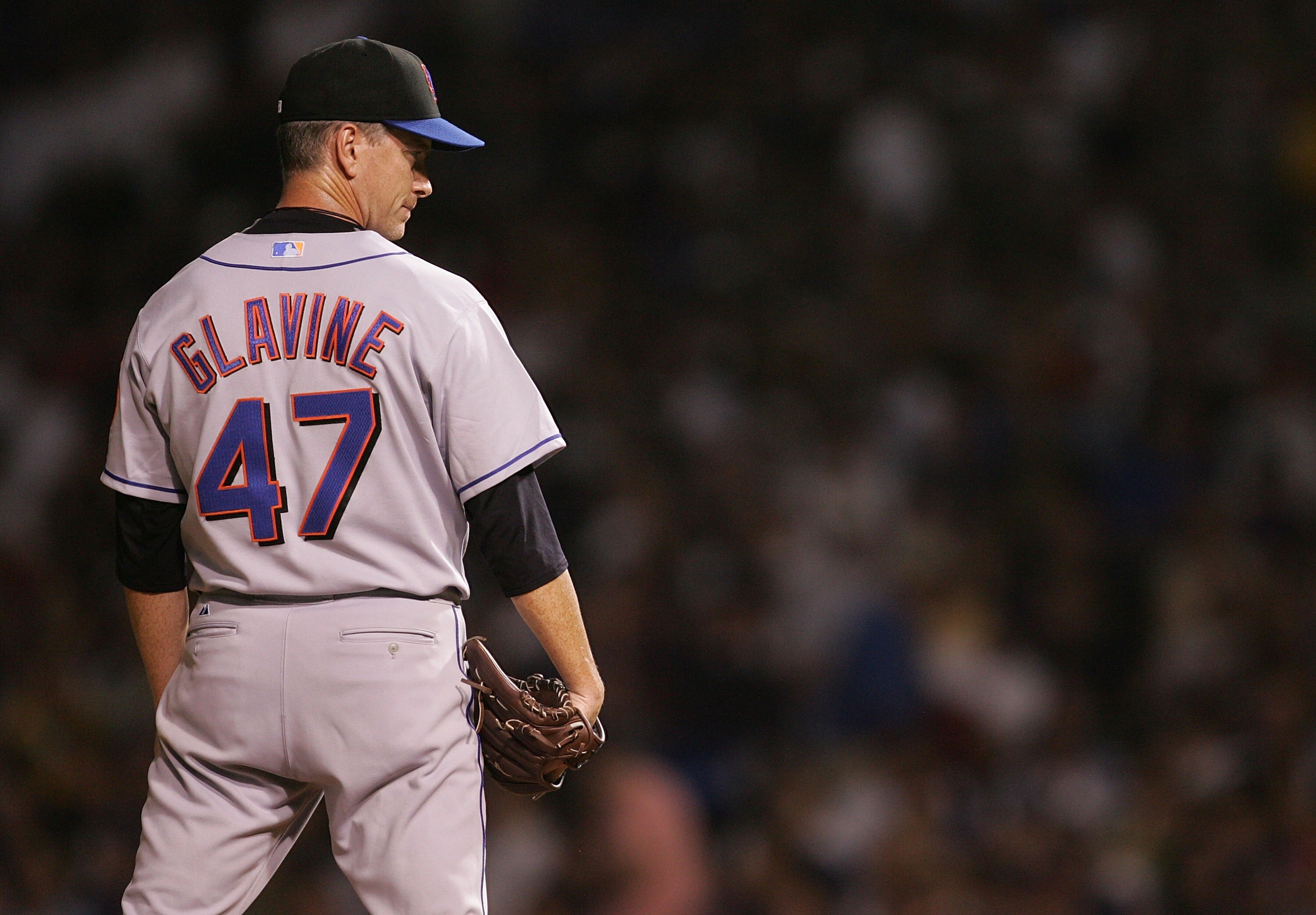 CHICAGO - AUGUST 5: Tom Glavine #47 of the New York Mets looks for the catcher's signs before pitching against the Chicago Cubs at Wrigley Field August 5, 2007 in Chicago, Illinois. Glavine is attempting to become the 23rd pitcher to win a 300th career ga