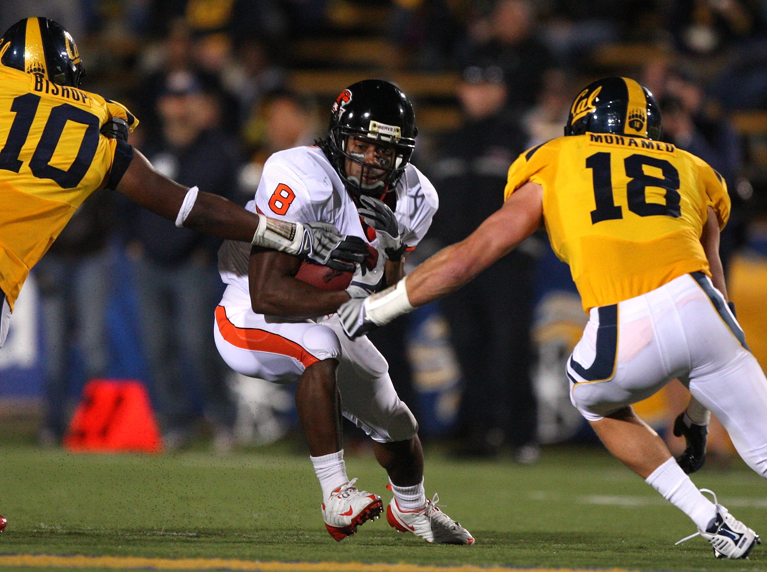 BERKELEY, CA - NOVEMBER 07:  James Rodgers #8 of the Oregon State Beavers runs against the California Golden Bears at California Memorial Stadium on November 7, 2009 in Berkeley, California.  (Photo by Jed Jacobsohn/Getty Images)