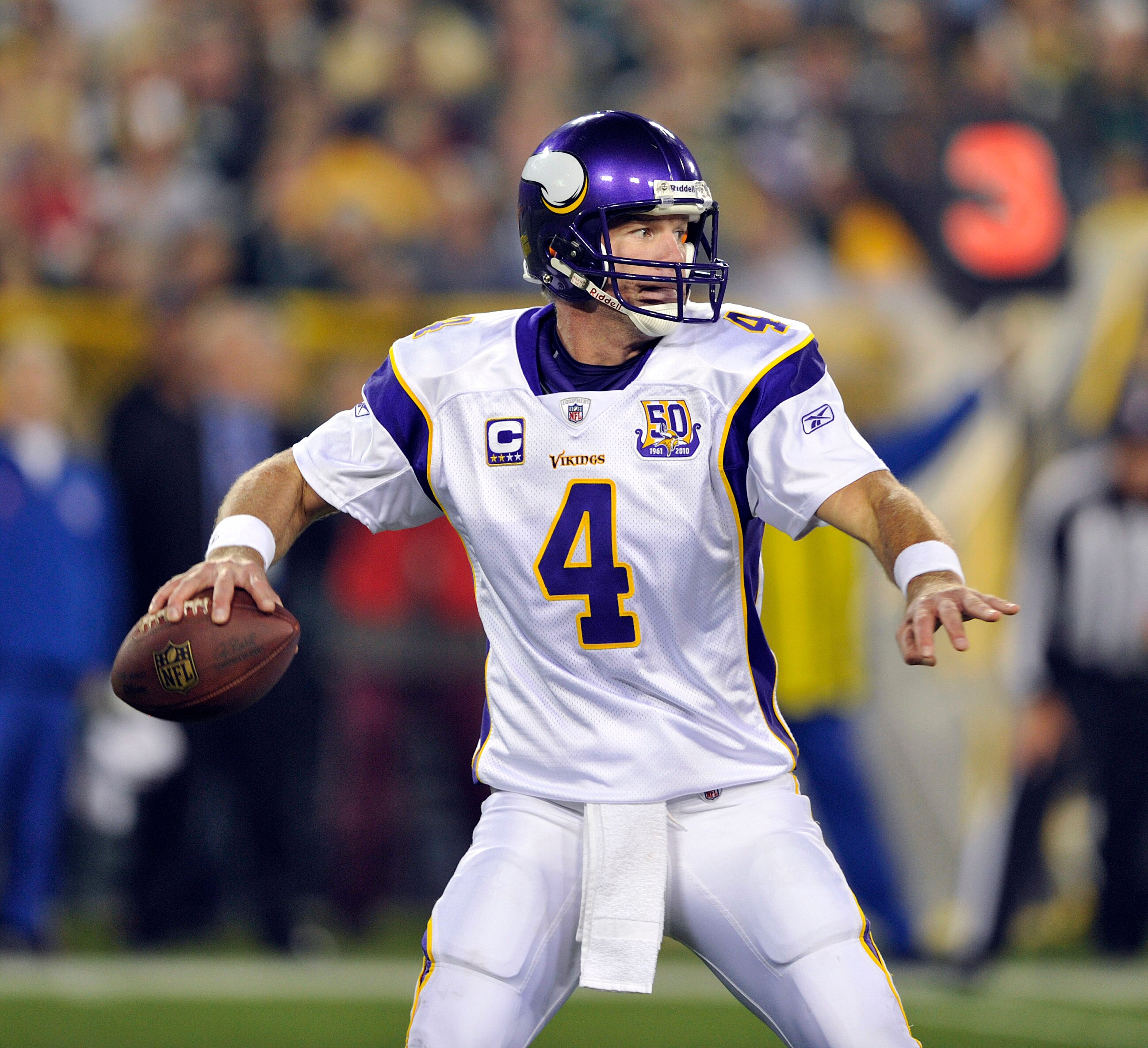 GREEN BAY, WI - OCTOBER 24:   Brett Favre #4 of the Minnesota Vikings passes against the Green Bay Packers at Lambeau Field on October 24, 2010 in Green Bay, Wisconsin. (Photo by Jim Prisching/Getty Images)