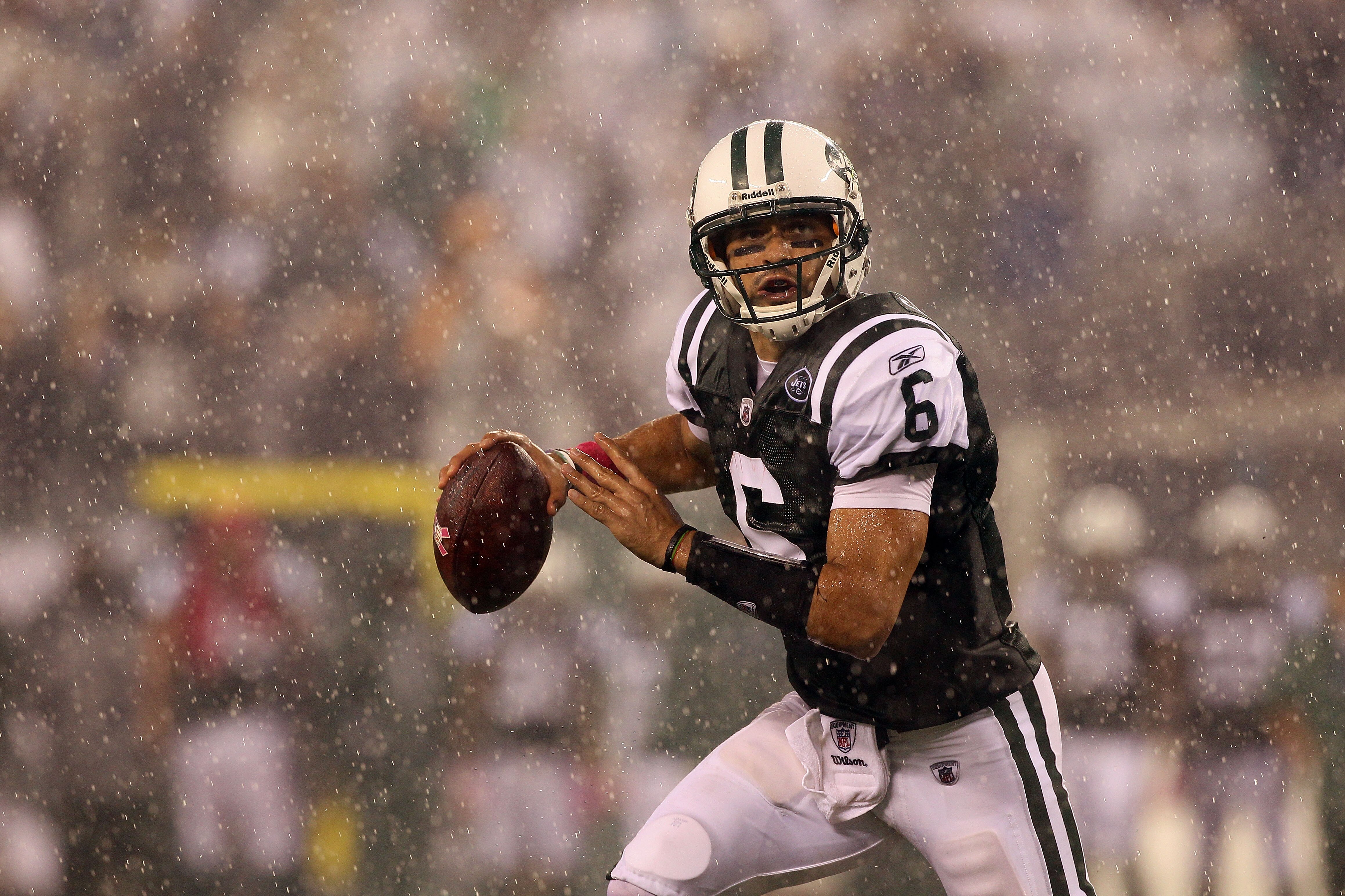 EAST RUTHERFORD, NJ - OCTOBER 11:  Quarterback Mark Sanchez #6 of the New York Jets looks to throw a pass in the second quarter against the Minnesota Vikings at New Meadowlands Stadium on October 11, 2010 in East Rutherford, New Jersey. The Jets won 29-20