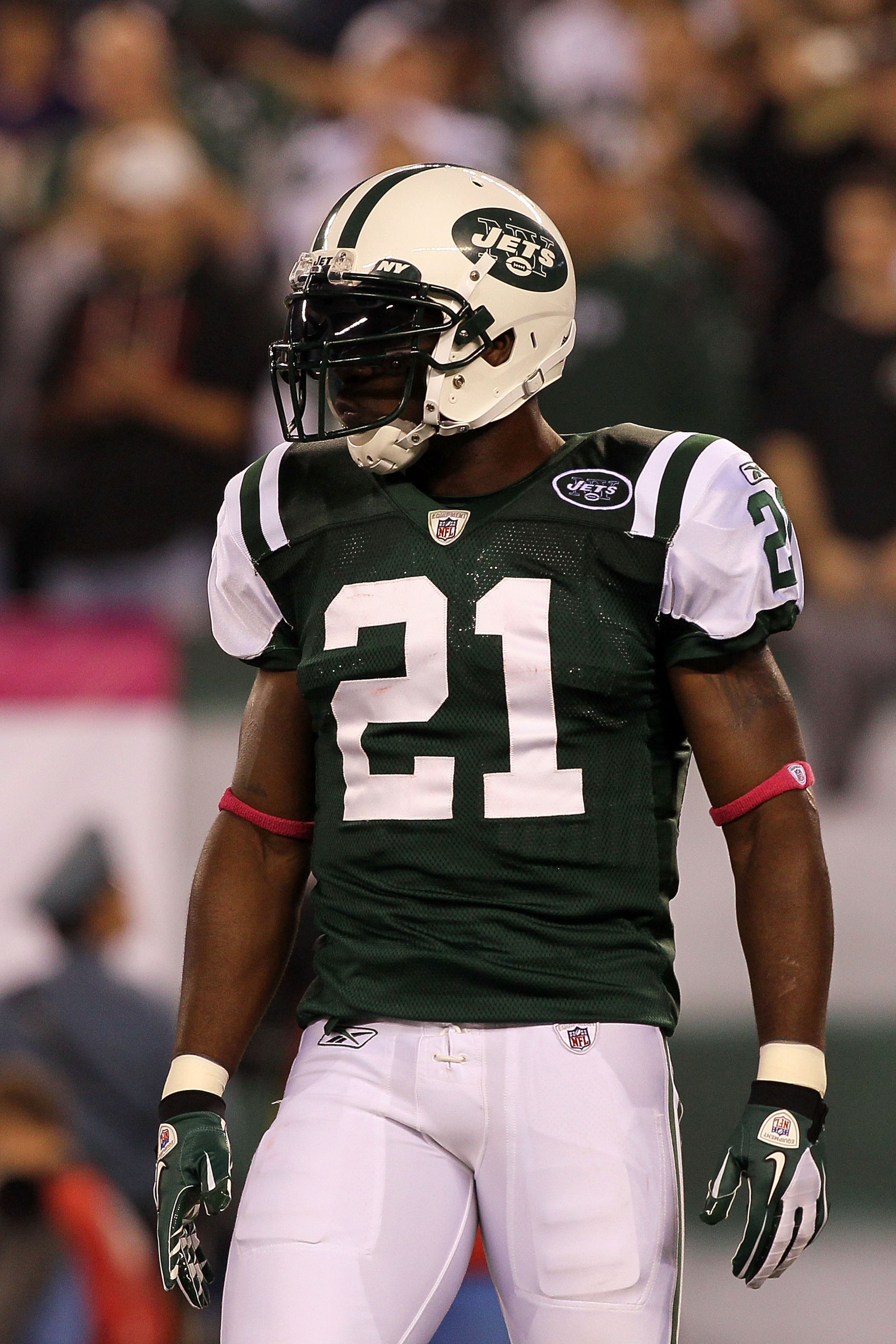 EAST RUTHERFORD, NJ - OCTOBER 11:  LaDainian Tomlinson #21 of the New York Jets looks on against the Minnesota Vikings at New Meadowlands Stadium on October 11, 2010 in East Rutherford, New Jersey. The Jets won 29-20. (Photo by Jim McIsaac/Getty Images)