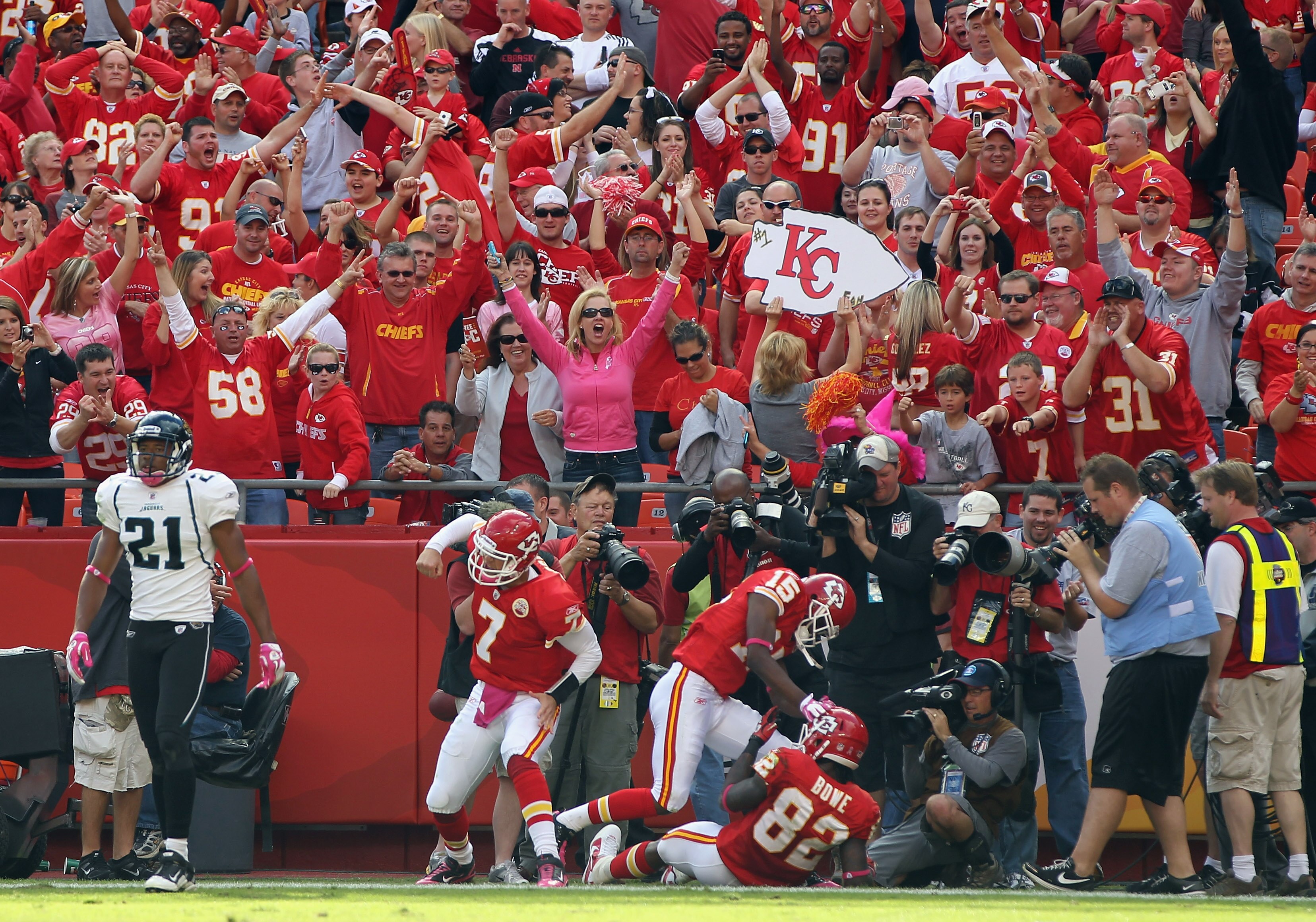 KANSAS CITY, MO - OCTOBER 24:  Quarterback Matt Cassel #7 of the Kansas City Chiefs celebrates after passing to Dwayne Bowe #82 for a touchdown  during the game against the Jacksonville Jaguars on October 24, 2010 at Arrowhead Stadium in Kansas City, Miss
