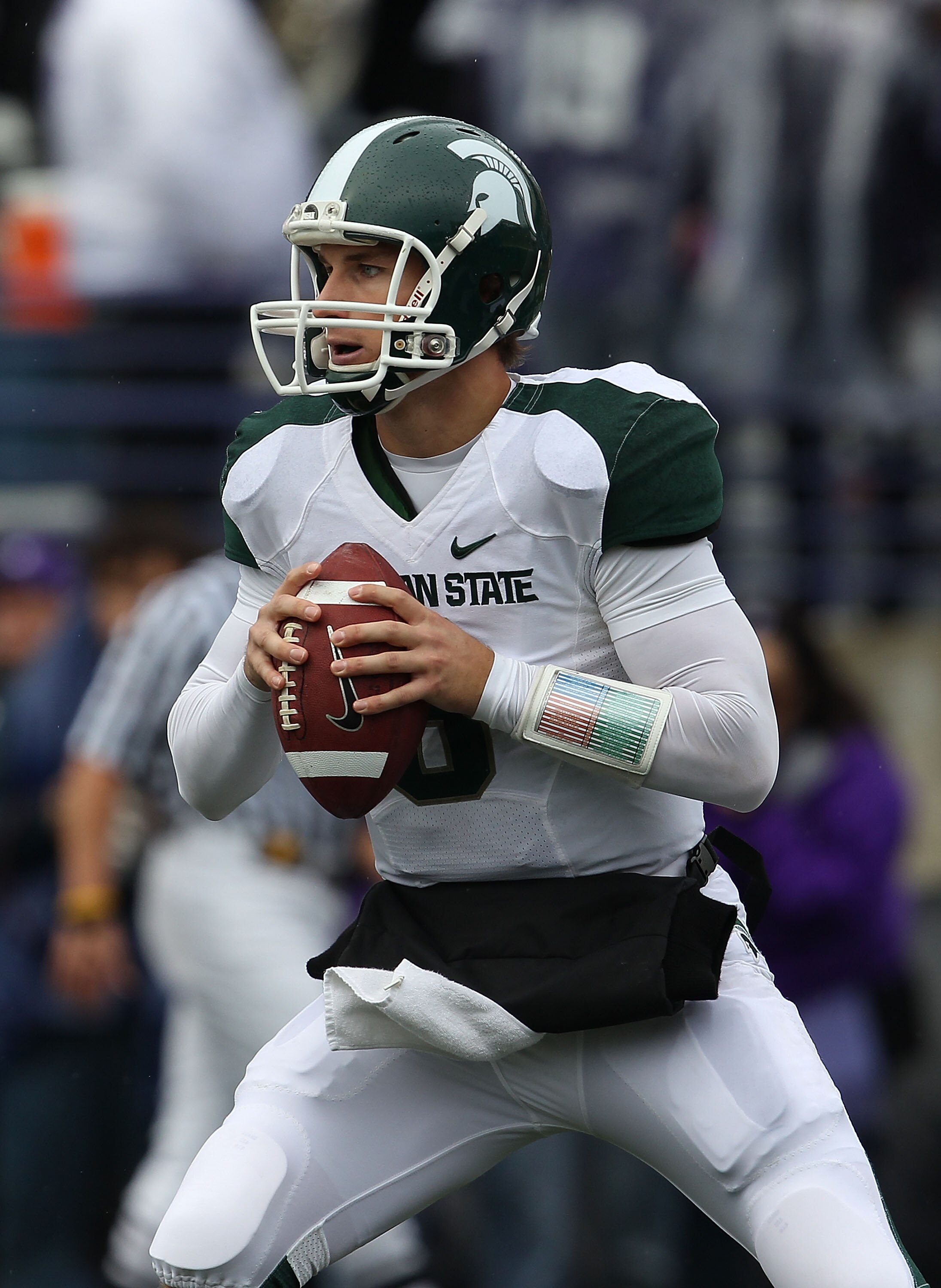 EVANSTON, IL - OCTOBER 23: Kirk Cousins #8 of the Michigan State Spartans looks for a receiver against the Northwestern Wildcats at Ryan Field on October 23, 2010 in Evanston, Illinois. Michigan State defeated Northwestern 35-27. (Photo by Jonathan Daniel