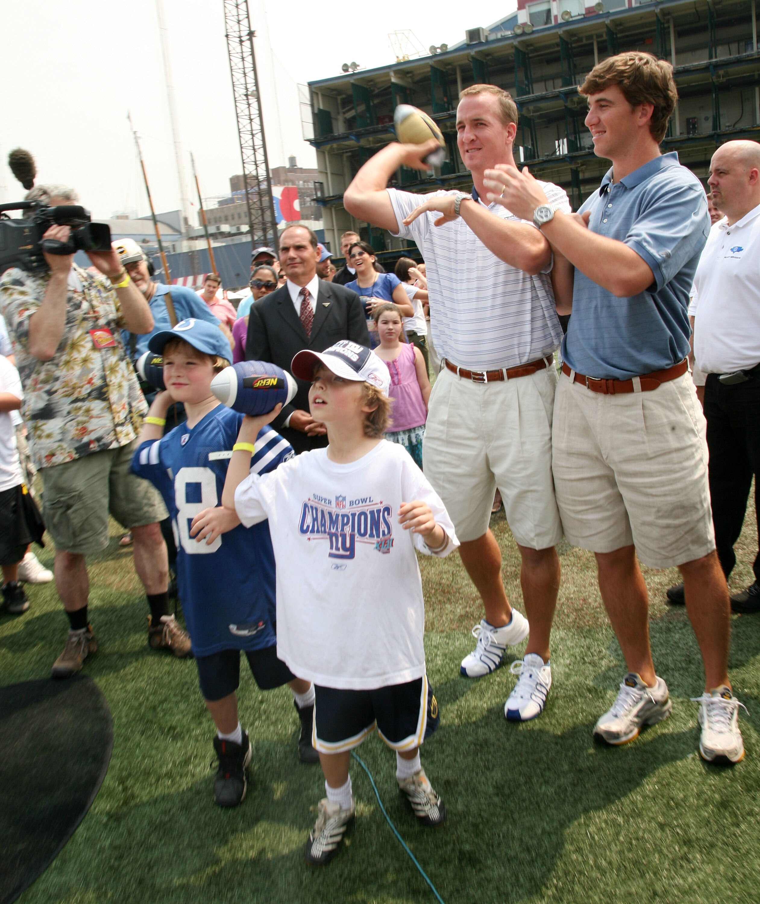 NEW YORK - JUNE 14:  (R) Indianapolis Colts quarterback Peyton Manning and New York Giants quarterback Eli Manning throw NERF footballs at the NERF Father's Day Football Throwdown on June 14, 2008 at Chelsea Piers in New York.  (Photo by Astrid Stawiarz/G