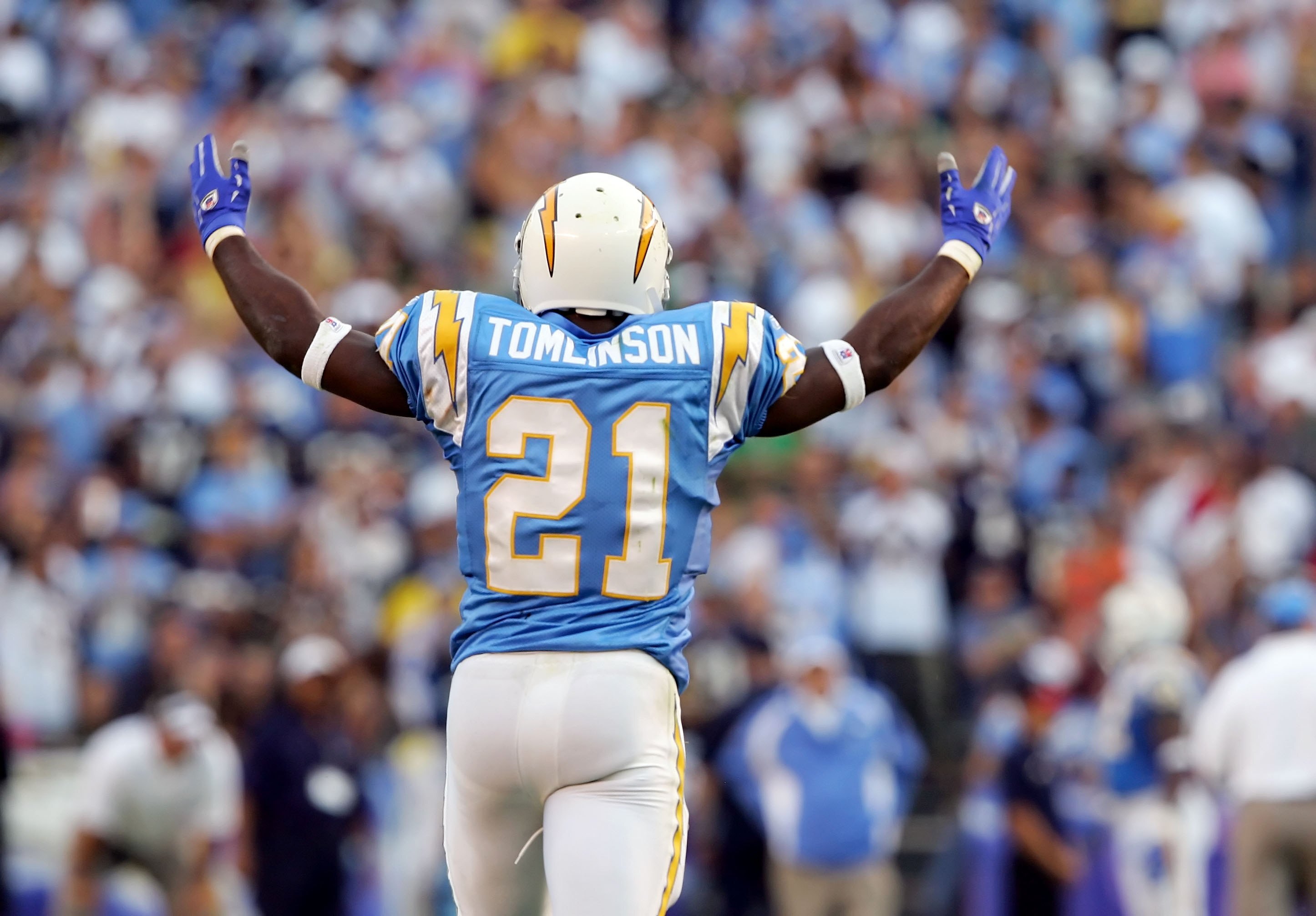 SAN DIEGO - NOVEMBER 5: LaDanian Tomlinson #21 of the San Diego Chargers celebrates after a touchdown in the second half against the Cleveland Browns on November 5, 2006 at Qualcomm Stadium in San Diego, California. (Photo by Lisa Blumenfeld/Getty Images)