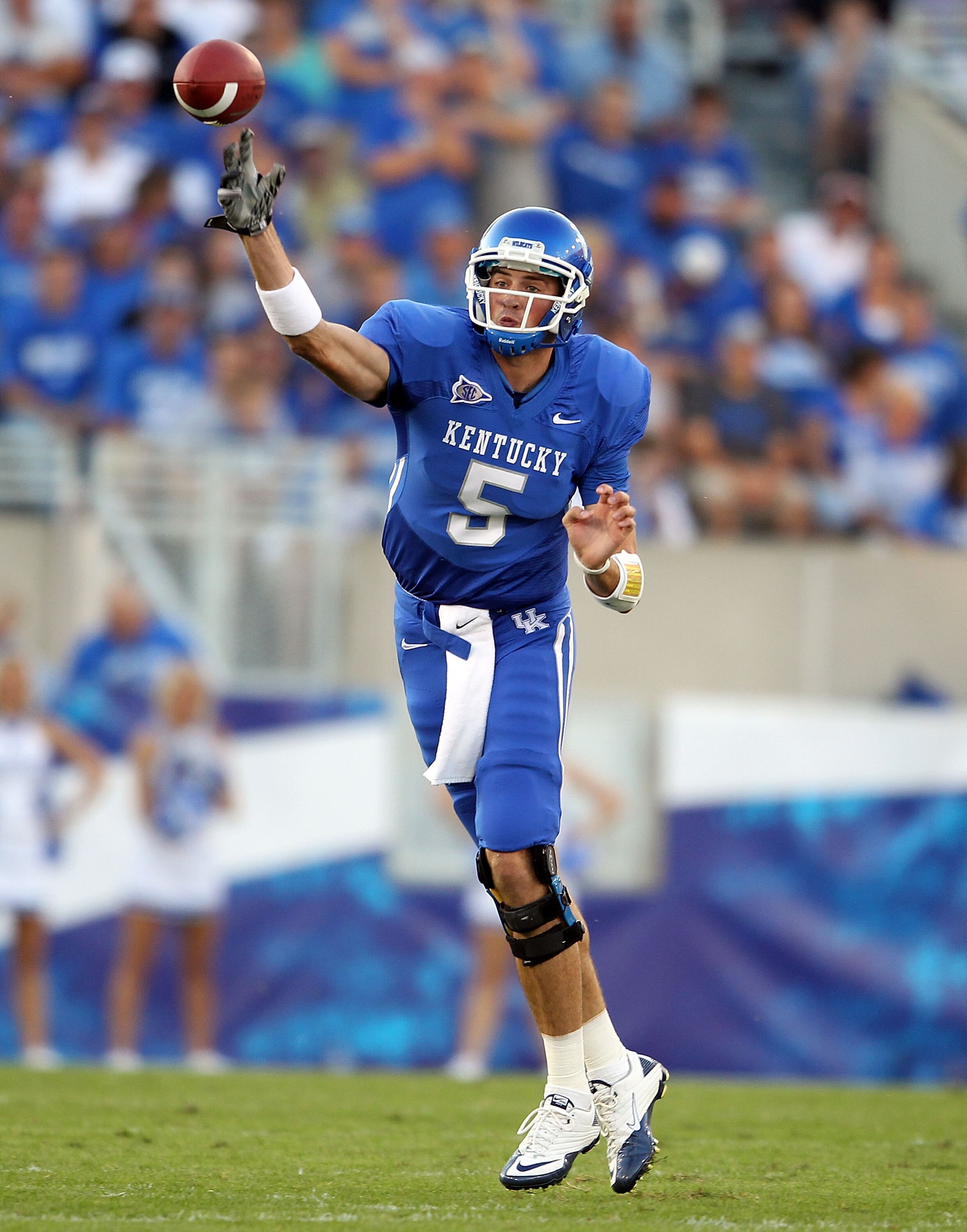 LEXINGTON, KY - SEPTEMBER 18:  Mike Hartline #5 of the Kentucky Wildcats throws a pass during the game against the Akron Zips at Commonwealth Stadium on September 18, 2010 in Lexington, Kentucky.  (Photo by Andy Lyons/Getty Images)