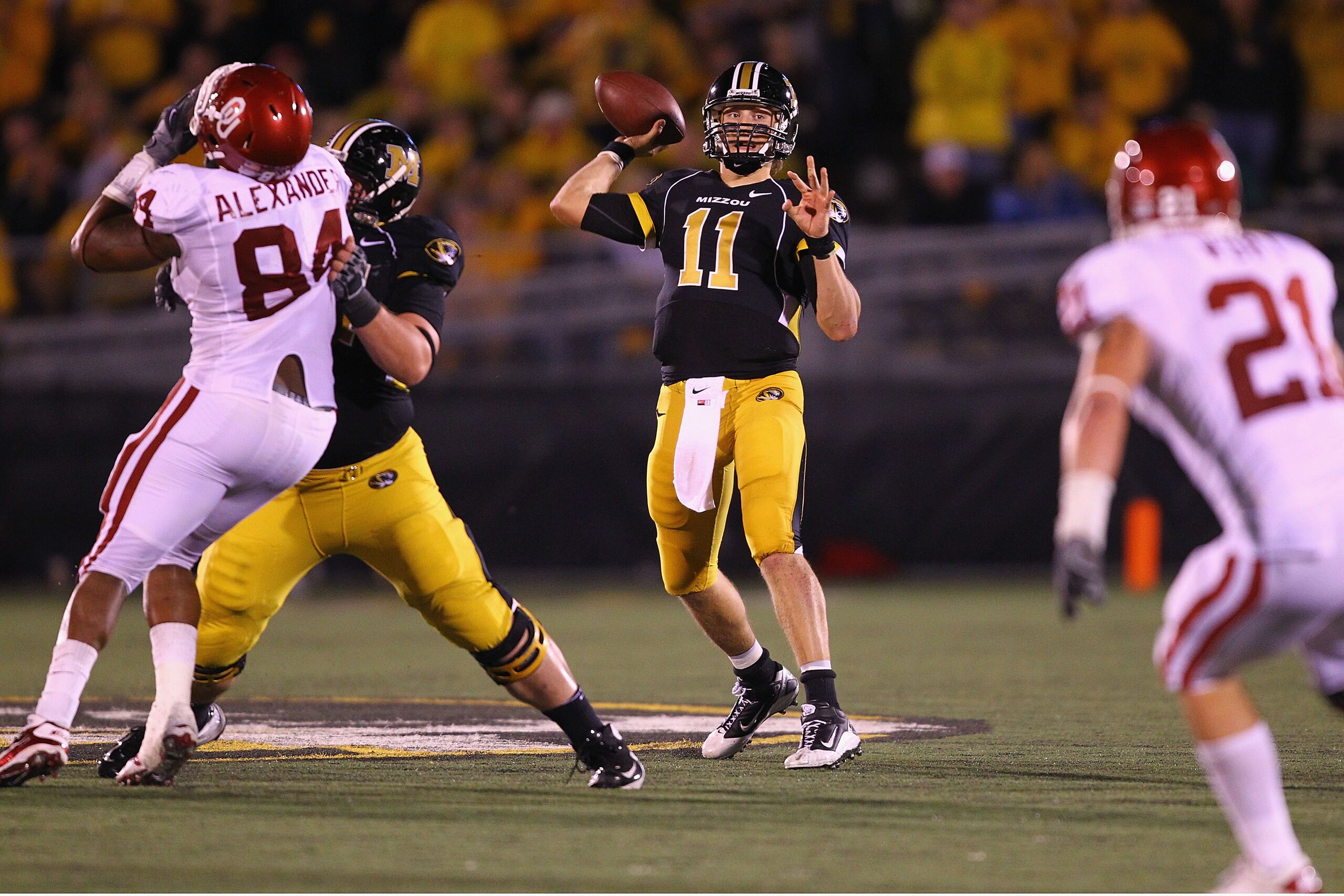 COLUMBIA, MISSOURI - OCTOBER 23: Blaine Gabbert #11 of the Missouri Tigers passes against the Oklahoma Sooners at Faurot Field/Memorial Stadium on October 23, 2010 in Columbia, Missouri.  The Tigers beat the Sooners 36-27.  (Photo by Dilip Vishwanat/Getty