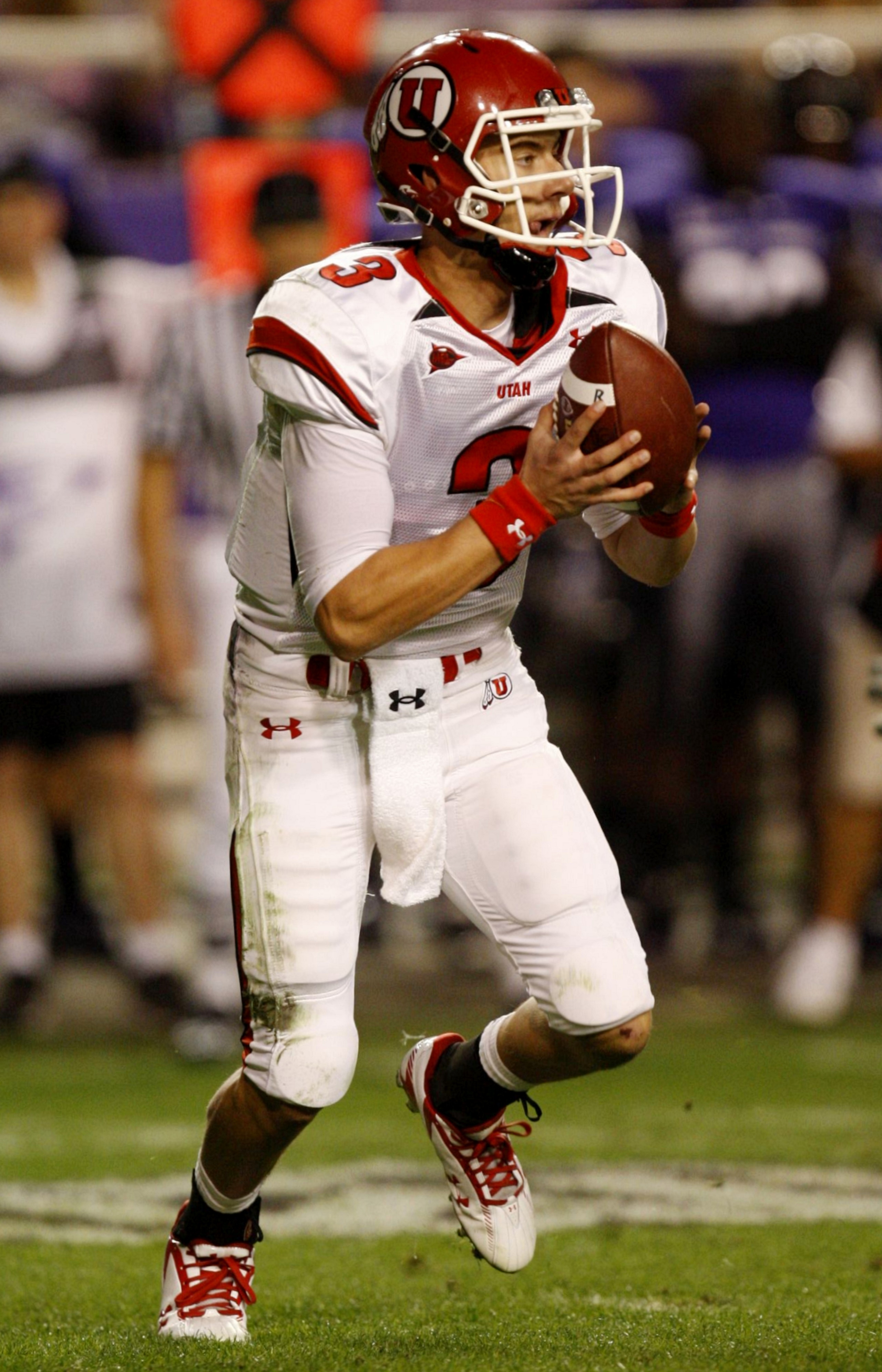 FORT WORTH, TX - NOVEMBER 14:  Quarterback Jordan Wynn #3 of the Utah Utes looks to pass the ball in the second quarter of the game against the TCU Horned Frogs at Amon G. Carter Stadium on November 14, 2009 in Fort Worth, Texas.  (Photo by Ronald Martine