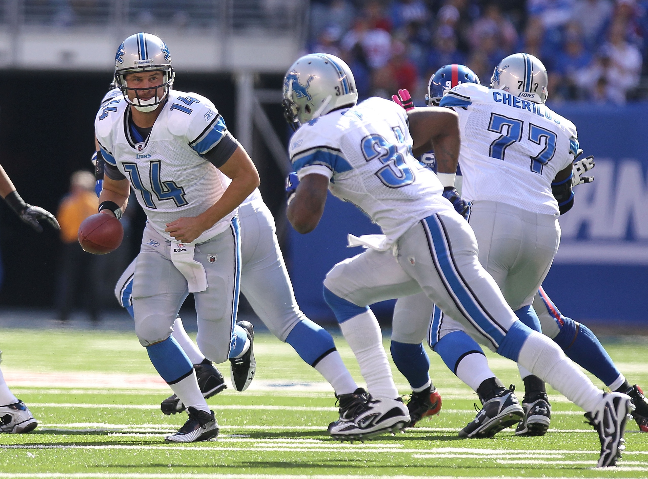 EAST RUTHERFORD, NJ - OCTOBER 17:  Shaun Hill #14 of the Detroit Lions rushes against the New York Giants at New Meadowlands Stadium on October 17, 2010 in East Rutherford, New Jersey.  (Photo by Nick Laham/Getty Images)