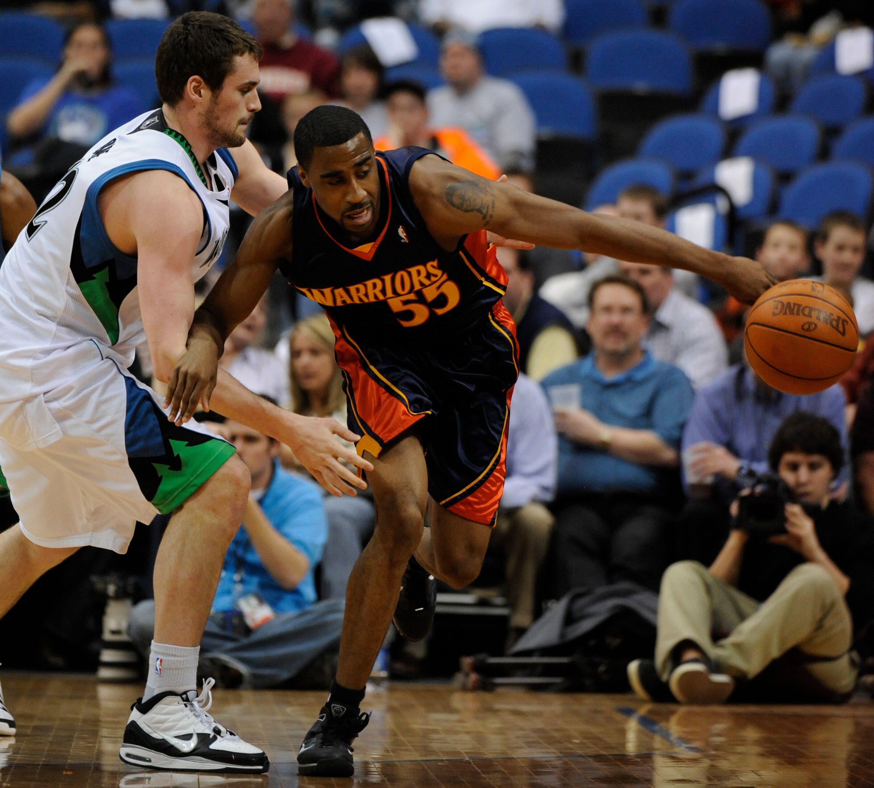 MINNEAPOLIS, MN - APRIL 7: Reggie Williams #55 of the Golden State Warriors chases a loose ball in the second first against Kevin Love #42 of the Minnesota Timberwolves during a basketball game at Target Center on April 7, 2010 in Minneapolis, Minnesota.