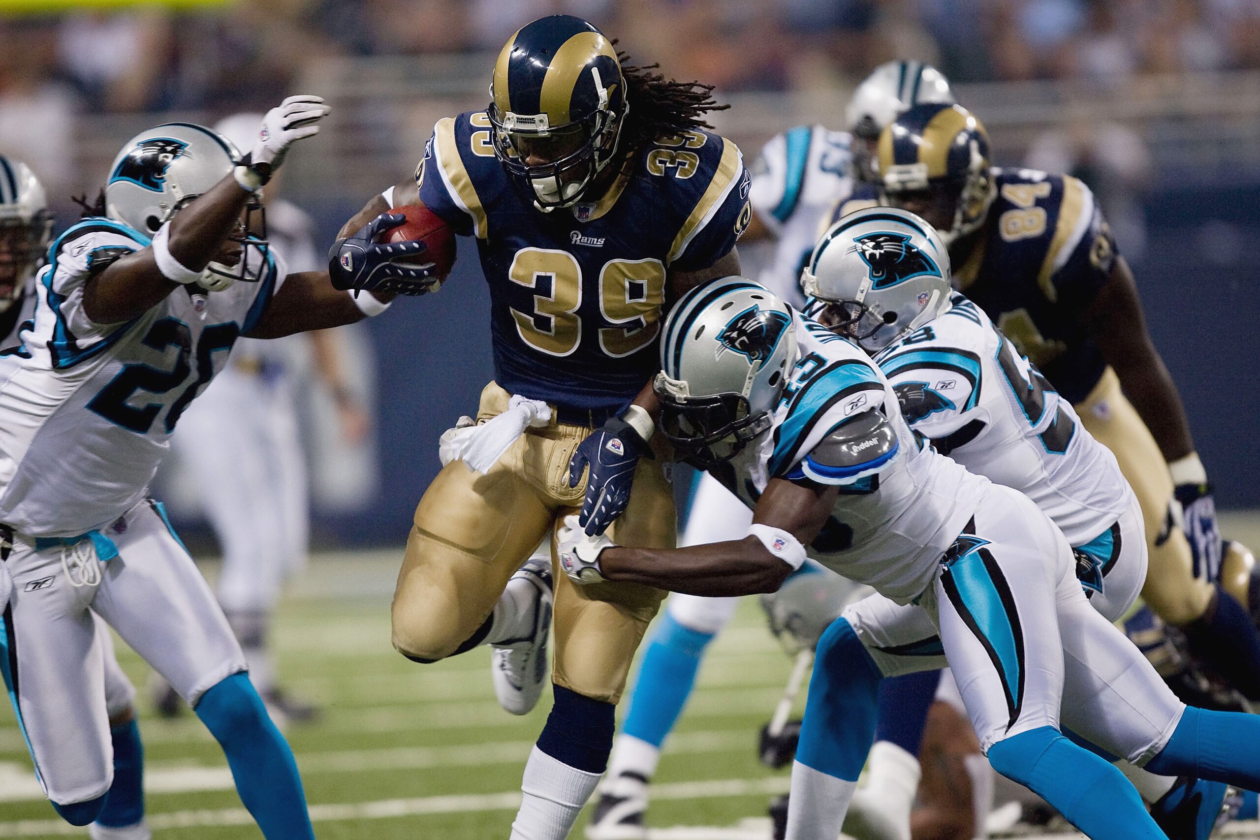 ST. LOUIS, MO - SEPTEMBER 9:  Steven Jackson #39 of the St. Louis Rams runs the ball through the defense of the Carolina Panthers during the NFL game on September 9, 2007 at the Edward Jones Dome in St. Louis, Missouri.  The Panthers beat the Rams 27-13.