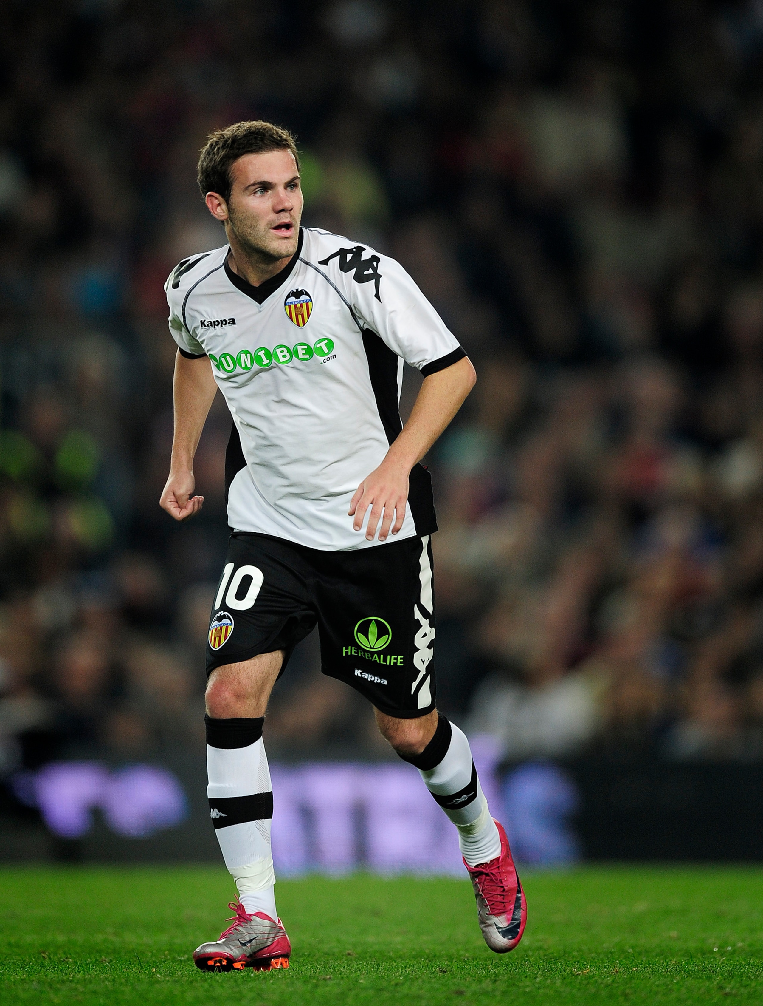 BARCELONA, SPAIN - OCTOBER 16:  Juan Mata of Valencia during the La Liga match between Barcelona and Valencia at the Camp Nou stadium on October 16, 2010 in Barcelona, Spain. Barcelona won the match 2-1.  (Photo by David Ramos/Getty Images)