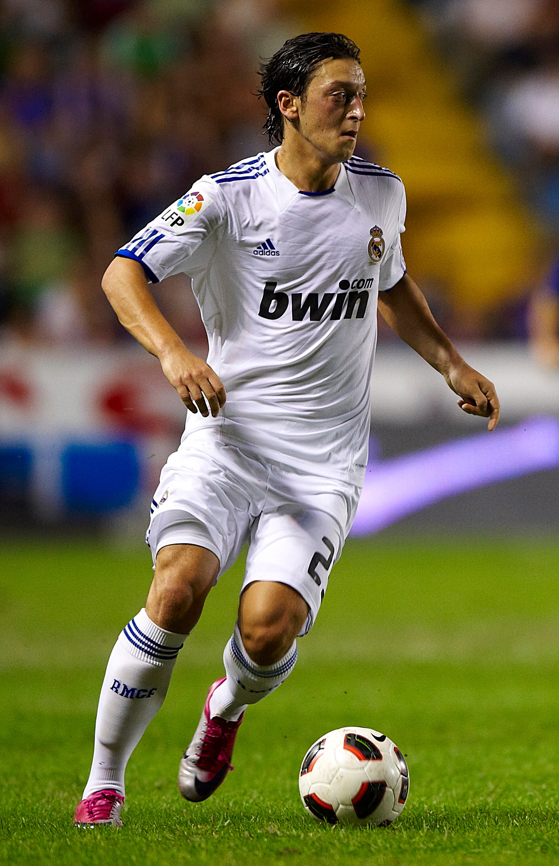 VALENCIA, SPAIN - SEPTEMBER 25:  Mesut Ozil of Real Madrid in action during the La Liga match between Levante UD and Real Madrid at Ciutat de Valencia on September 25, 2010 in Valencia, Spain. The match ended in a 0-0 draw.  (Photo by Manuel Queimadelos A