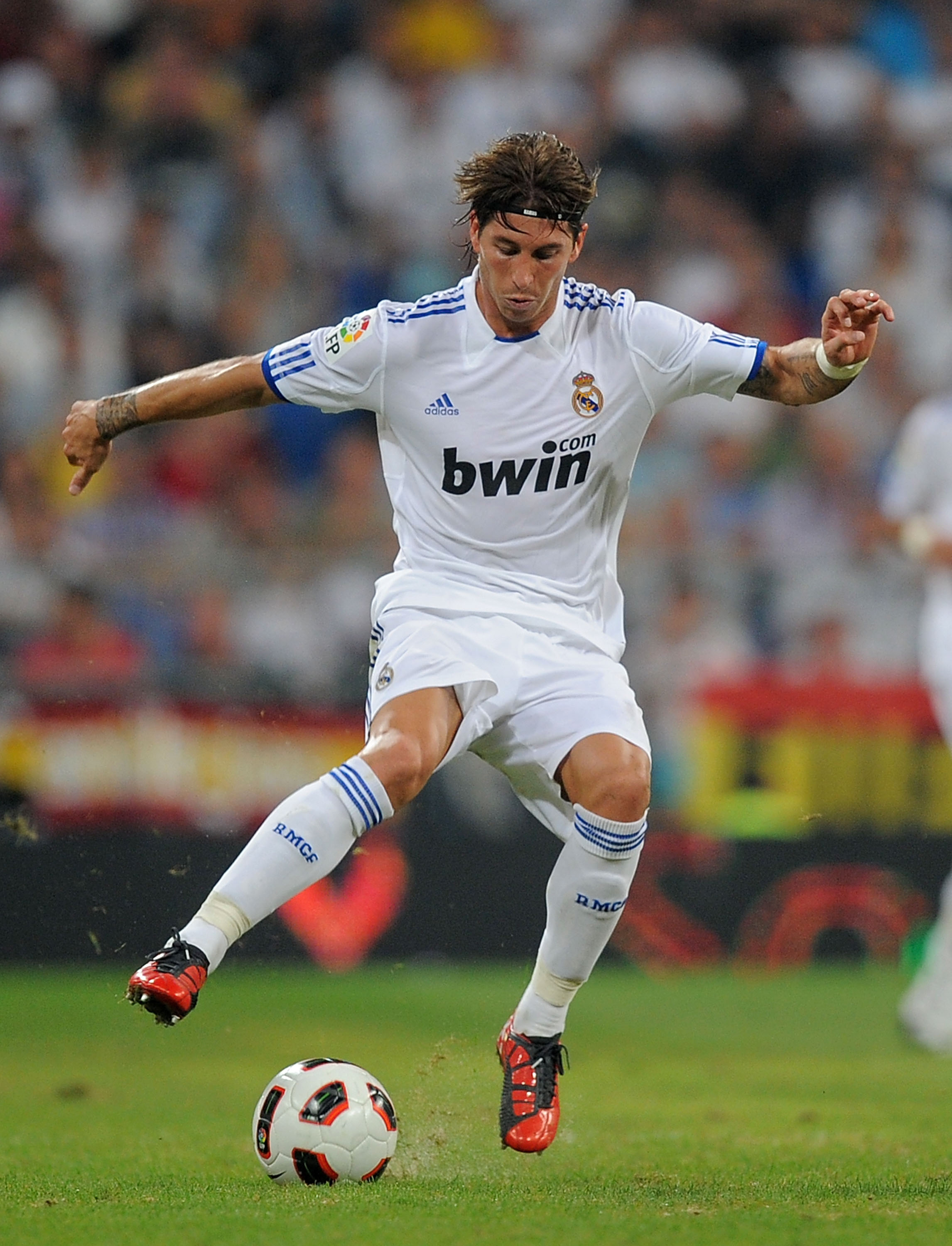 MADRID, SPAIN - SEPTEMBER 11:  Sergio Ramos of Real Madrid in action during the La Liga match between Real Madrid and Osasuna at Estadio Santiago Bernabeu on September 11, 2010 in Madrid, Spain.  (Photo by Denis Doyle/Getty Images)