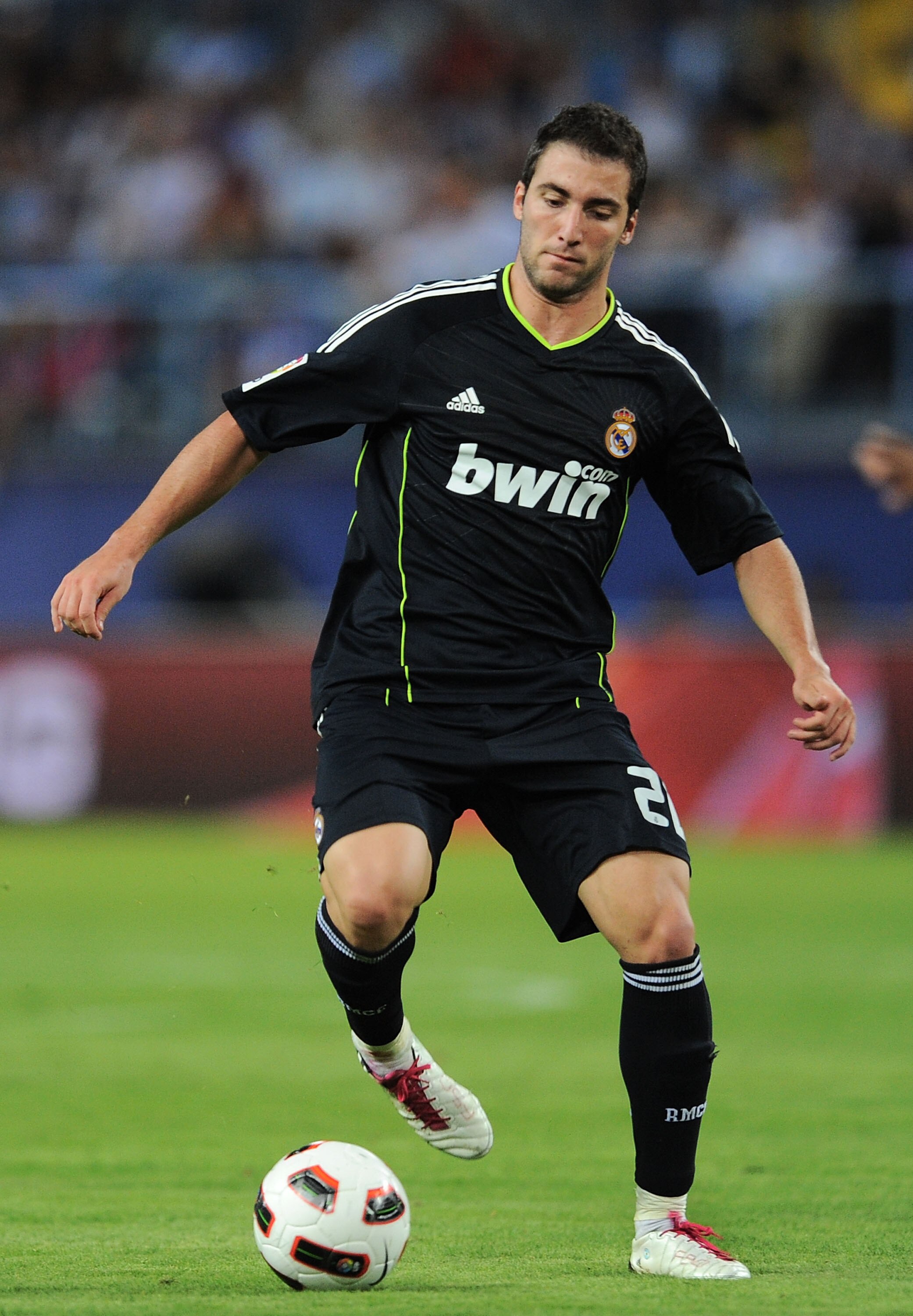 MALAGA, SPAIN - OCTOBER 16:  Gonzalo Higuaín of Real Madrid in action during the La Liga match between Malaga and Real Madrid at La Rosaleda Stadium on October 16, 2010 in Malaga, Spain.  (Photo by Denis Doyle/Getty Images)