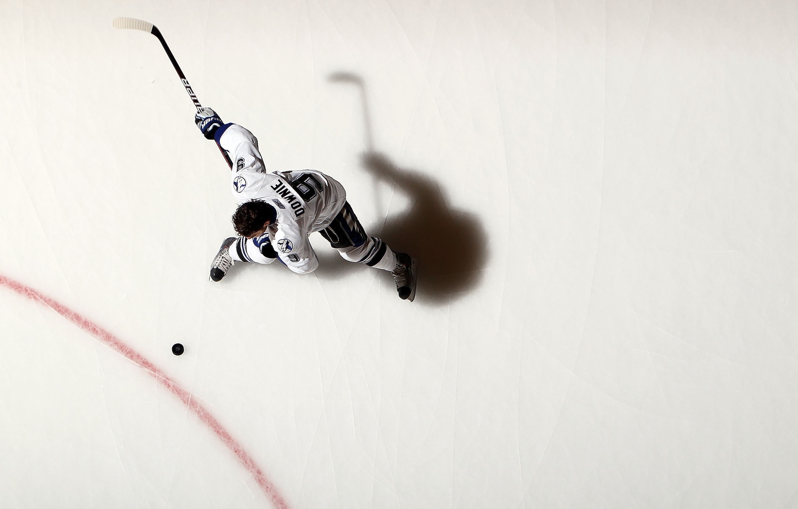 UNIONDALE, NY - FEBRUARY 13:  Steve Downie #9 of the Tampa Bay Lightning warms up before playing against the New York Islanders on February 13, 2010 at Nassau Coliseum in Uniondale, New York.  (Photo by Jim McIsaac/Getty Images)