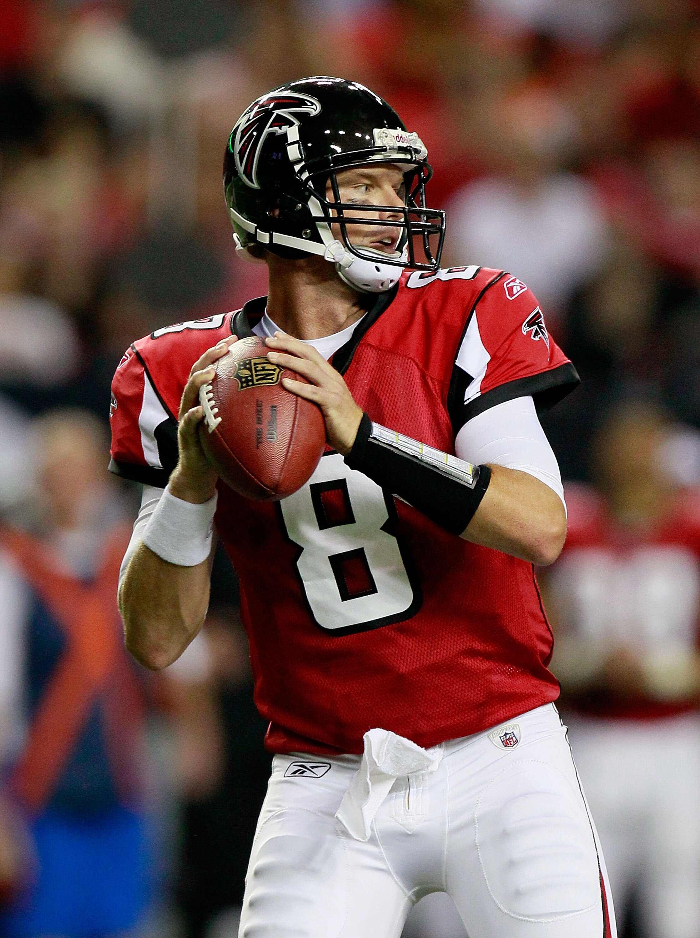ATLANTA - AUGUST 13:  Quarterback Chris Redman #8 of the Atlanta Falcons looks downfield against the Kansas City Chiefs at Georgia Dome on August 13, 2010 in Atlanta, Georgia.  (Photo by Kevin C. Cox/Getty Images)