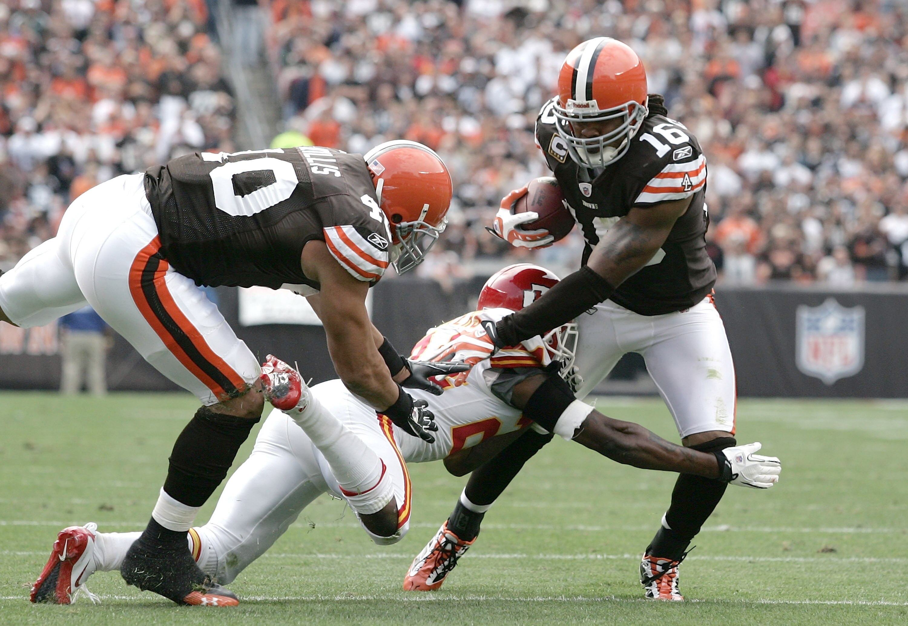 CLEVELAND - SEPTEMBER 19:  Wide receiver Joshua Cribbs #16 of the Cleveland Browns avoids a tackle by cornerback Brandon Flowers #24 of the Kansas City Chiefs at Cleveland Browns Stadium on September 19, 2010 in Cleveland, Ohio.  (Photo by Matt Sullivan/G