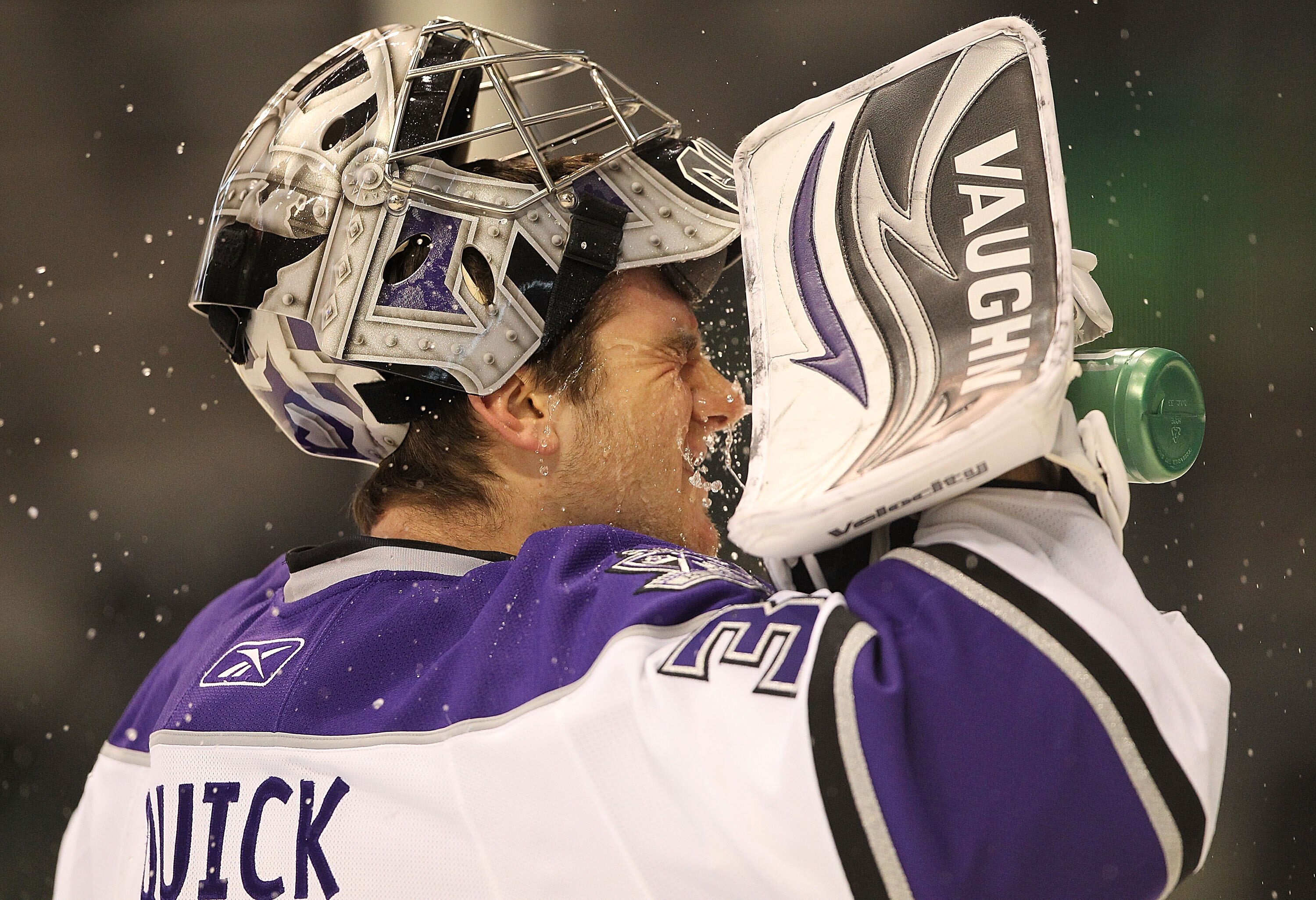 DALLAS - OCTOBER 28:  Goaltender Jonathan Quick #32 of the Los Angeles Kings takes a drink of water before a game against the Dallas Stars at American Airlines Center on October 28, 2010 in Dallas, Texas.  (Photo by Ronald Martinez/Getty Images)