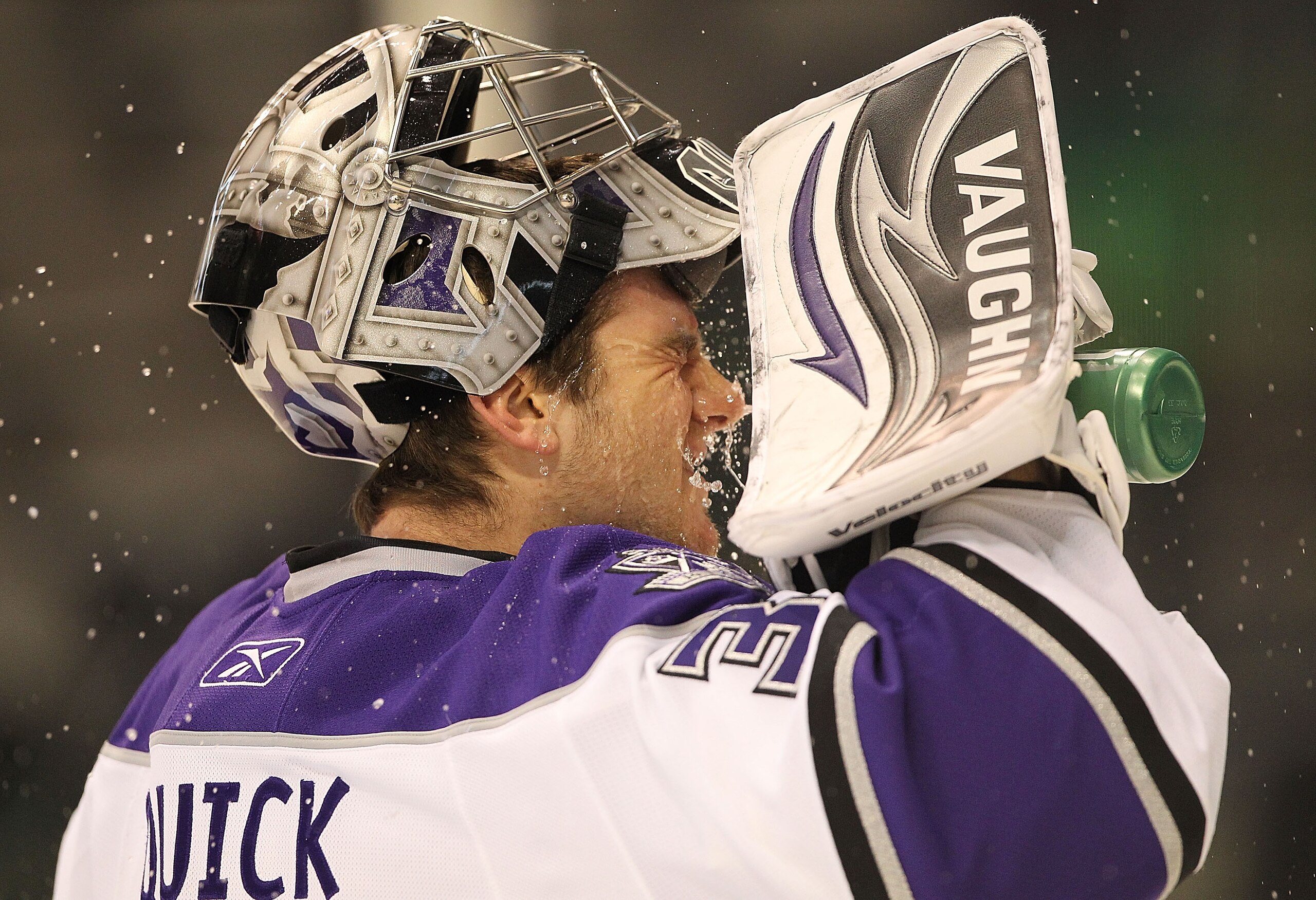 DALLAS - OCTOBER 28:  Goaltender Jonathan Quick #32 of the Los Angeles Kings takes a drink of water before a game against the Dallas Stars at American Airlines Center on October 28, 2010 in Dallas, Texas.  (Photo by Ronald Martinez/Getty Images)