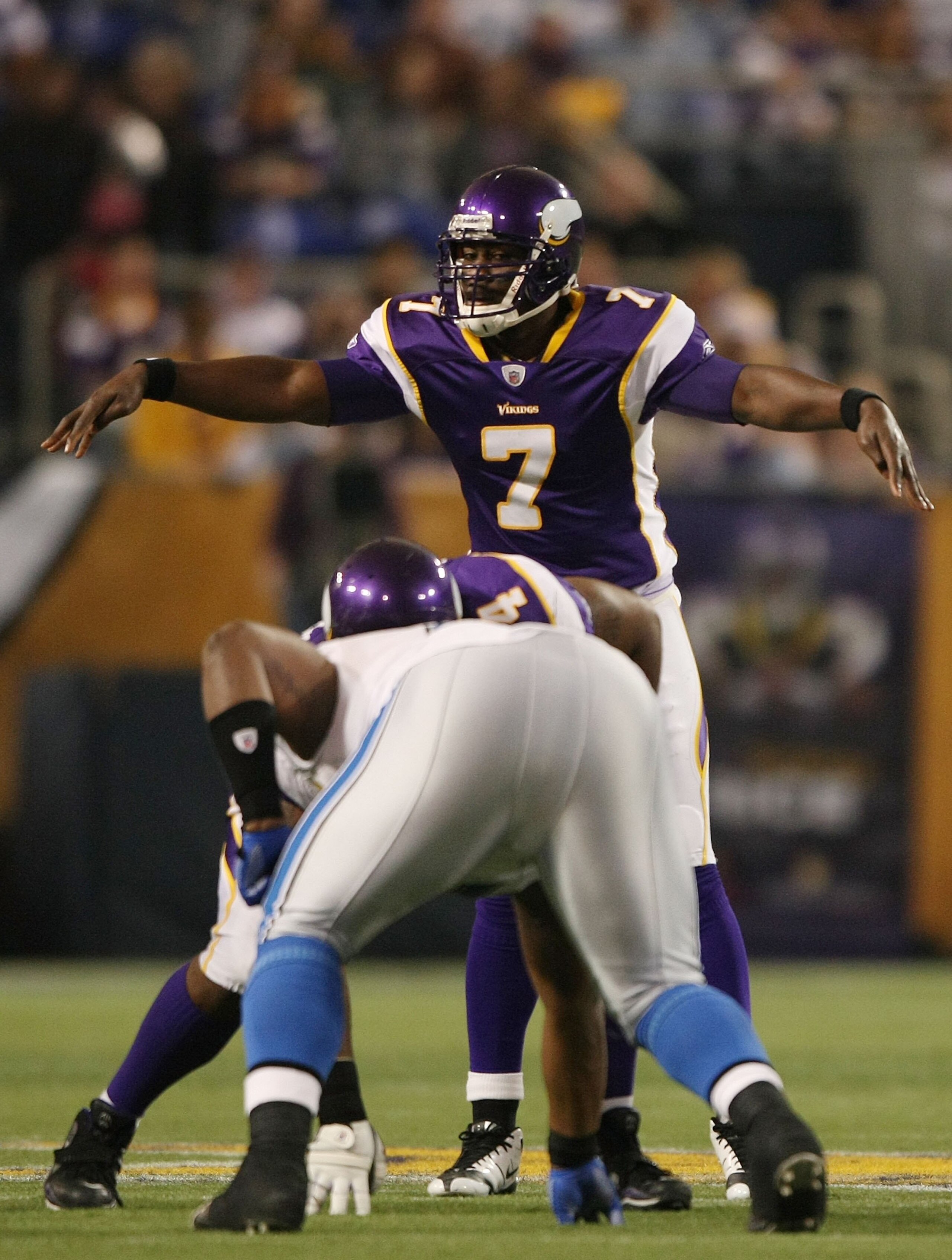 MINNEAPOLIS - NOVEMBER 15:  Tavaris Jackson #7 of the Minnesota Vikings calls out the play in the fourth quarter against the Detroit Lions on November 15, 2009 at Hubert H. Humphrey Metrodome in Minneapolis, Minnesota. The Vikings defeated the Lions 27-10