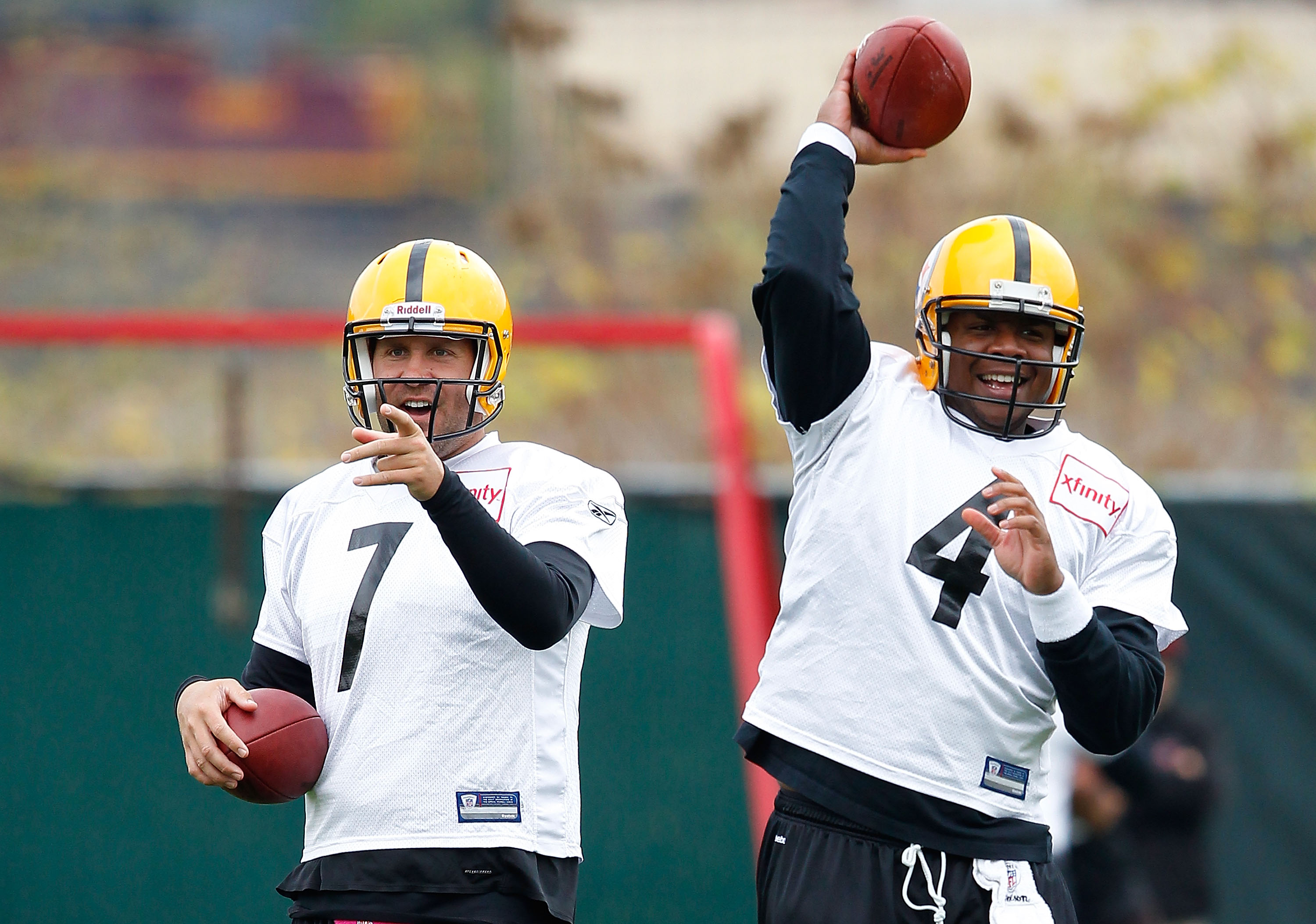 PITTSBURGH - OCTOBER 15:  Ben Roethlisberger #7 and Byron Leftwich #4 of the Pittsburgh Steelers joke during practice at the Pittsburgh Steelers South Side training facility on October 15, 2010 in Pittsburgh, Pennsylvania.  (Photo by Jared Wickerham/Getty