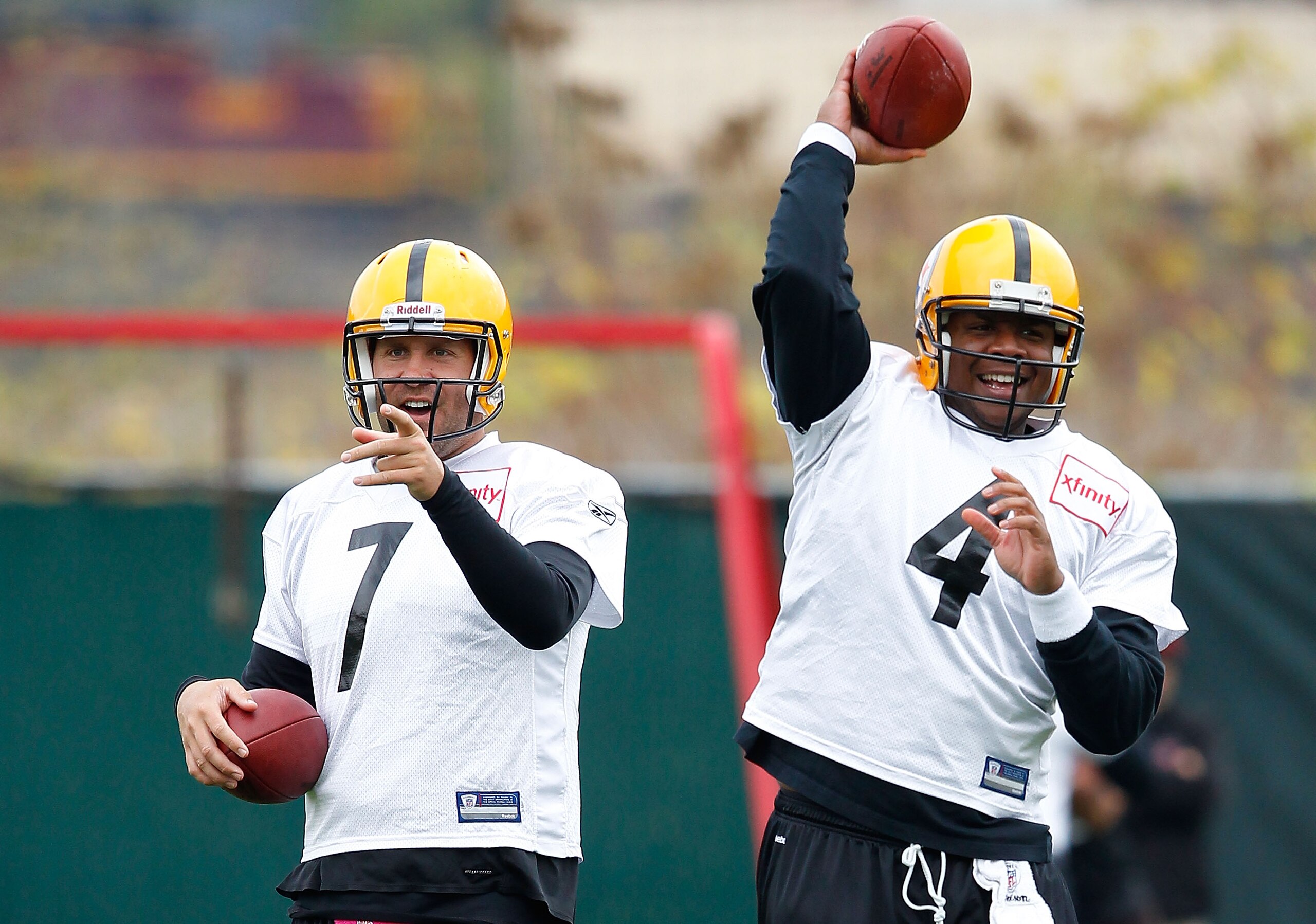 PITTSBURGH - OCTOBER 15:  Ben Roethlisberger #7 and Byron Leftwich #4 of the Pittsburgh Steelers joke during practice at the Pittsburgh Steelers South Side training facility on October 15, 2010 in Pittsburgh, Pennsylvania.  (Photo by Jared Wickerham/Getty