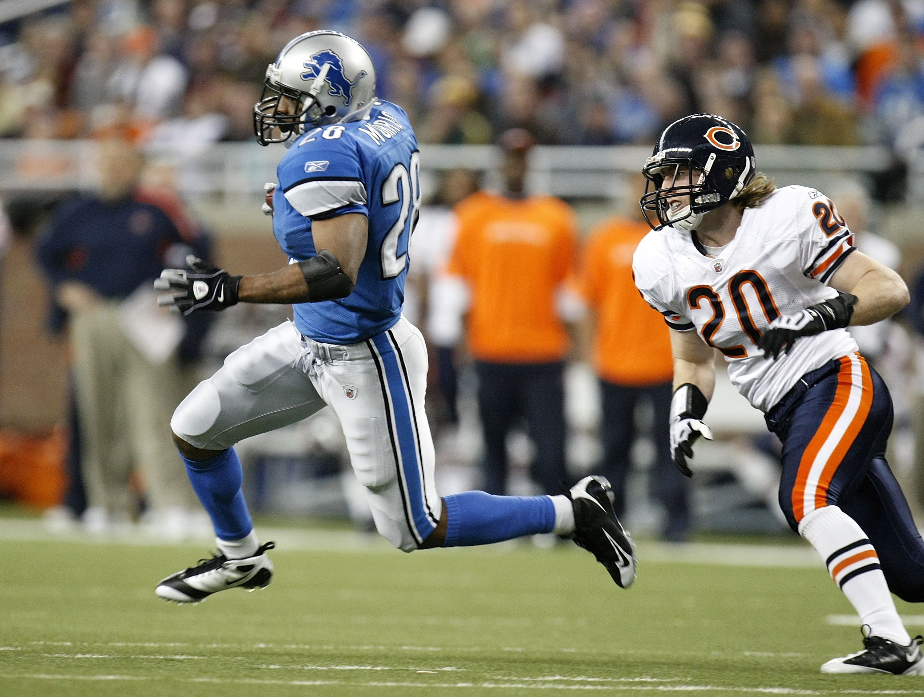 DETROIT - JANUARY 03: Maurice Morris #28 of the Detroit Lions gets around Craig Steltz #20 of the Chicago Bears during a first quarter run on January 3, 2010 at Ford Field in Detroit, Michigan.  (Photo by Gregory Shamus/Getty Images)
