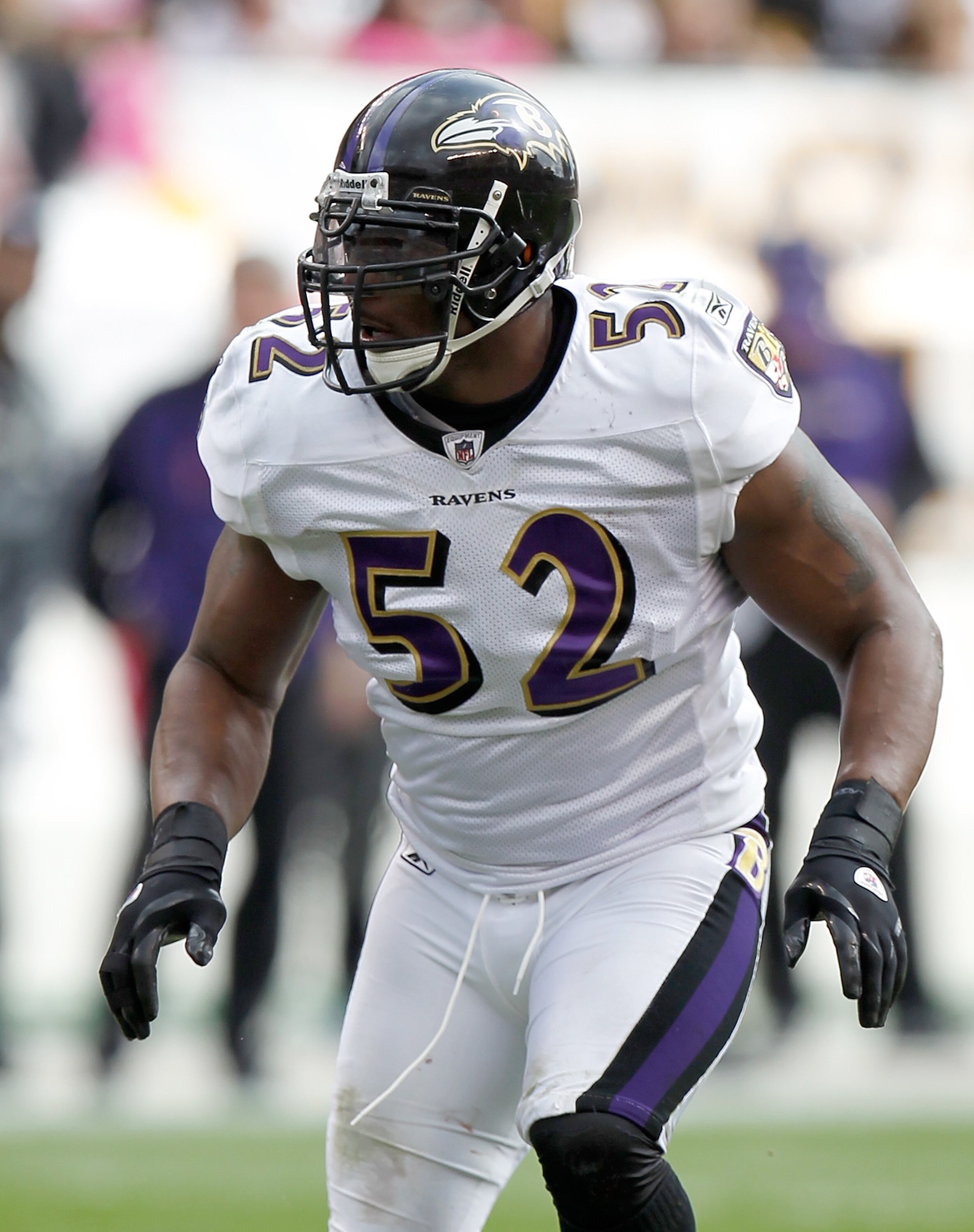 PITTSBURGH - OCTOBER 03: Ray Lewis #52 of the Baltimore Ravens looks on during the game against the Pittsburgh Steelers on October 3, 2010 at Heinz Field in Pittsburgh, Pennsylvania. (Photo by Gregory Shamus/Getty Images)