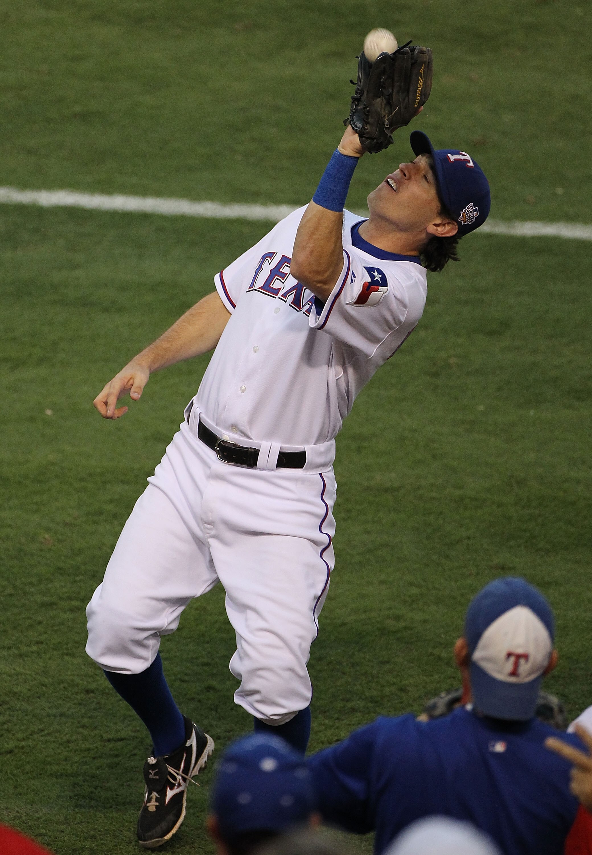 ARLINGTON, TX - OCTOBER 30:  Ian Kinsler #5 of the Texas Rangers catches a pop out off the bat of Juan Uribe #5 of the San Francisco Giants in Game Three of the 2010 MLB World Series at Rangers Ballpark in Arlington on October 30, 2010 in Arlington, Texas
