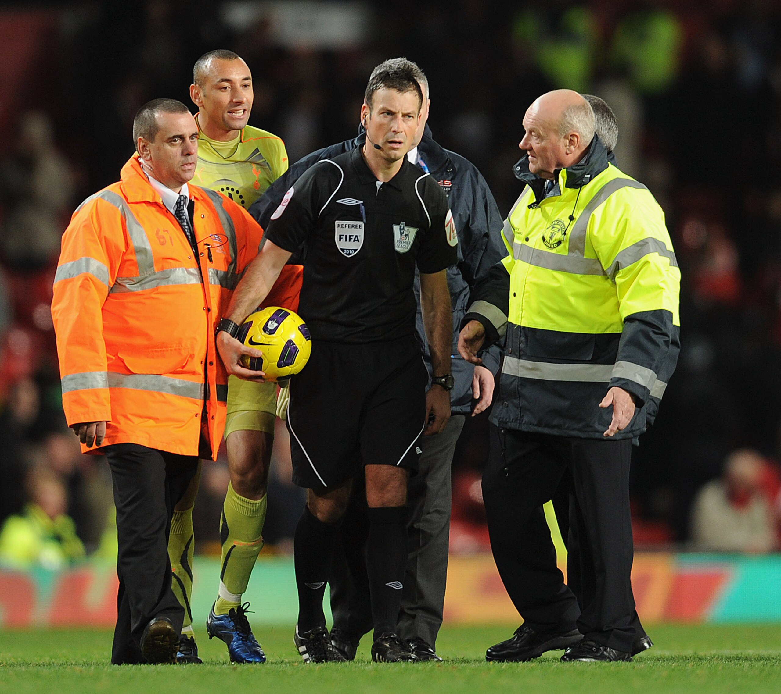 MANCHESTER, ENGLAND - OCTOBER 30:   Heurello Gomez of Tottenham argues with referee Mark Clattenburg after the Barclays Premier League match between Manchester United and Tottenham Hotspur at Old Trafford on October 30, 2010 in Manchester, England.  (Phot
