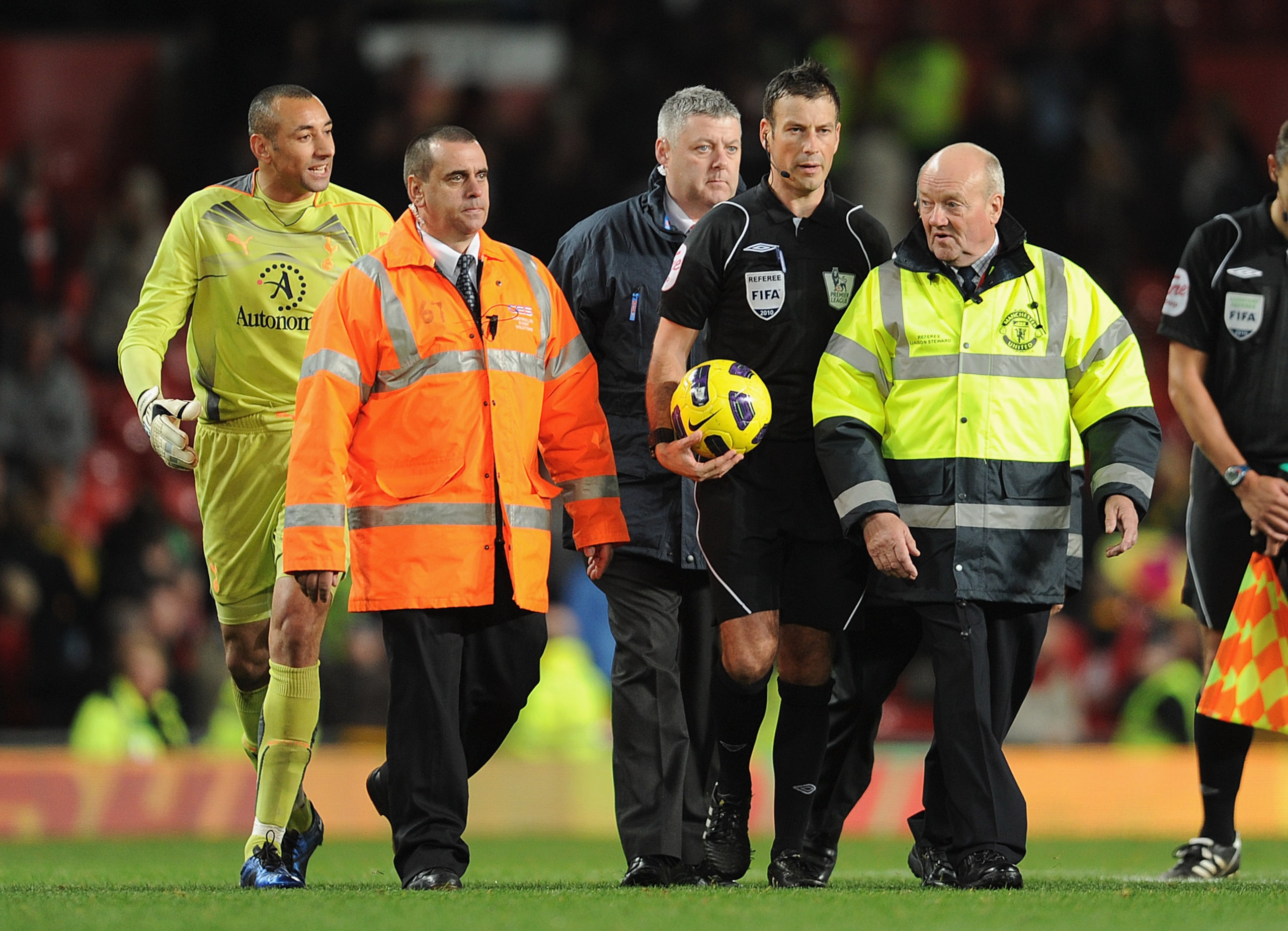 MANCHESTER, ENGLAND - OCTOBER 30:  Heurello Gomez of Tottenham argues with referee Mark Clattenburg after the Barclays Premier League match between Manchester United and Tottenham Hotspur at Old Trafford on October 30, 2010 in Manchester, England.  (Photo