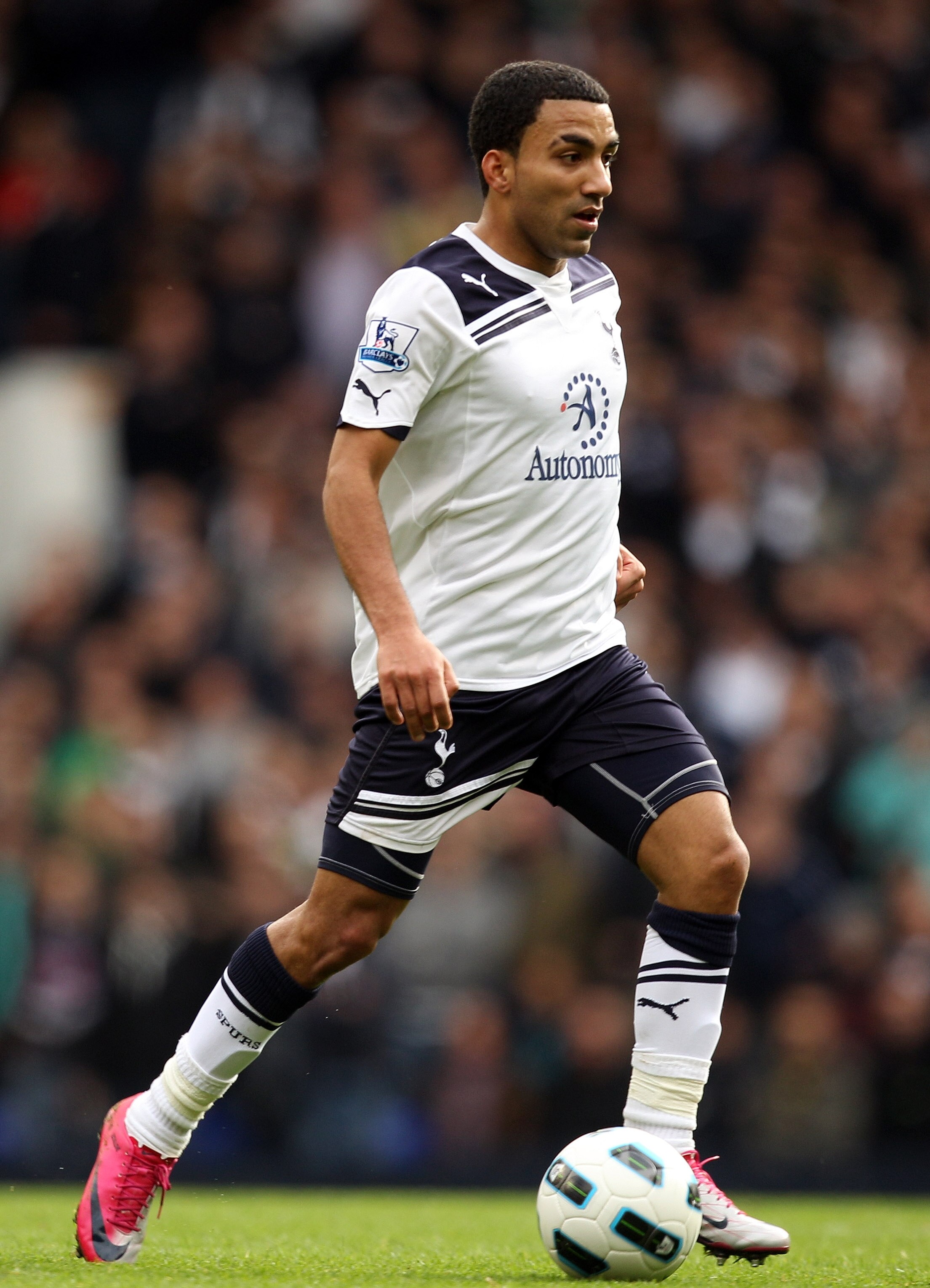 LONDON, ENGLAND - OCTOBER 23:  Aaron Lennon of Tottenham in action during the Barclays Premier League match between Tottenham Hotspur and Everton at White Hart Lane on October 23, 2010 in London, England.  (Photo by Richard Heathcote/Getty Images)