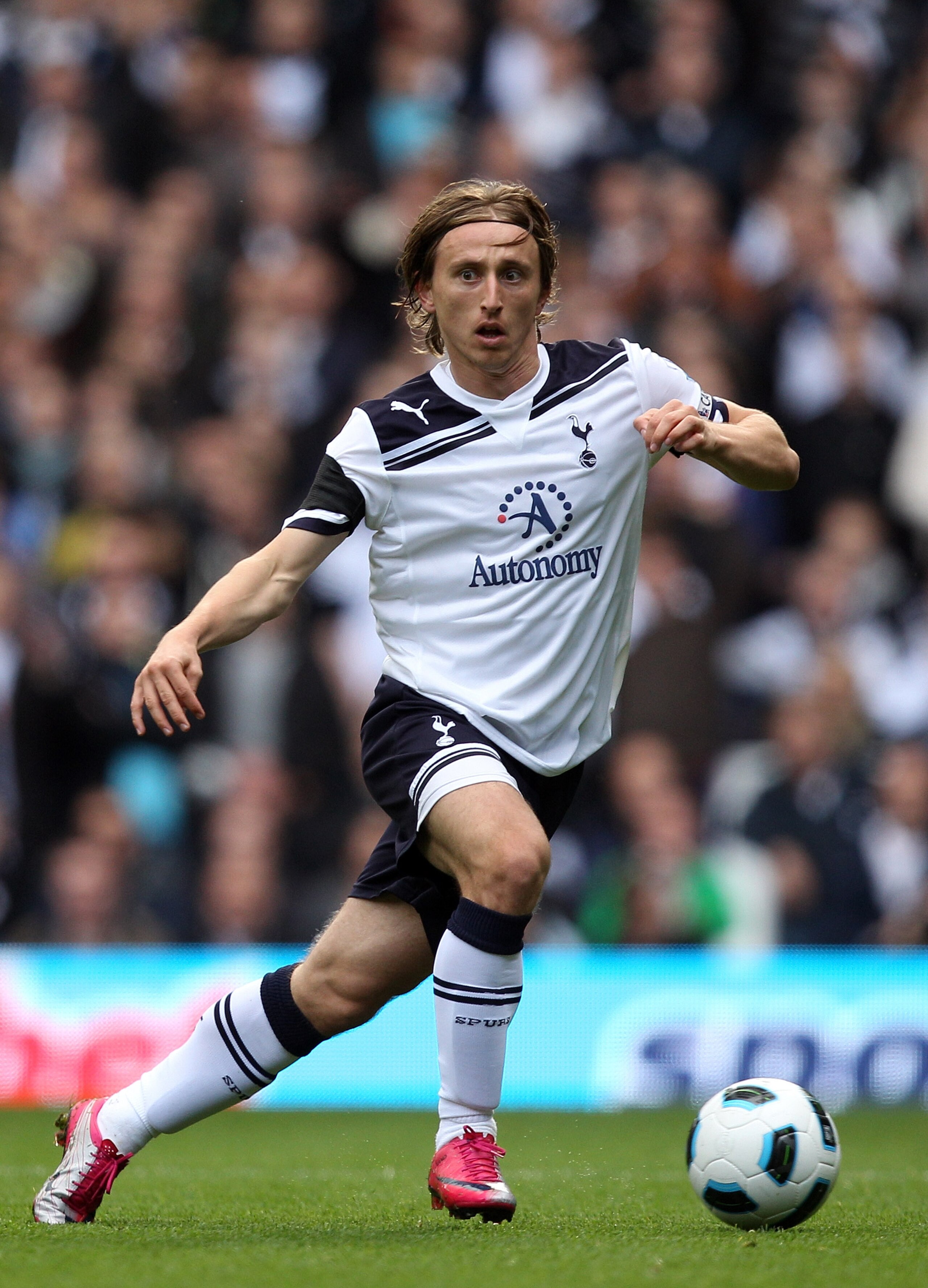 LONDON, ENGLAND - OCTOBER 23:  Luka Modric of Tottenham in action during the Barclays Premier League match between Tottenham Hotspur and Everton at White Hart Lane on October 23, 2010 in London, England.  (Photo by Richard Heathcote/Getty Images)