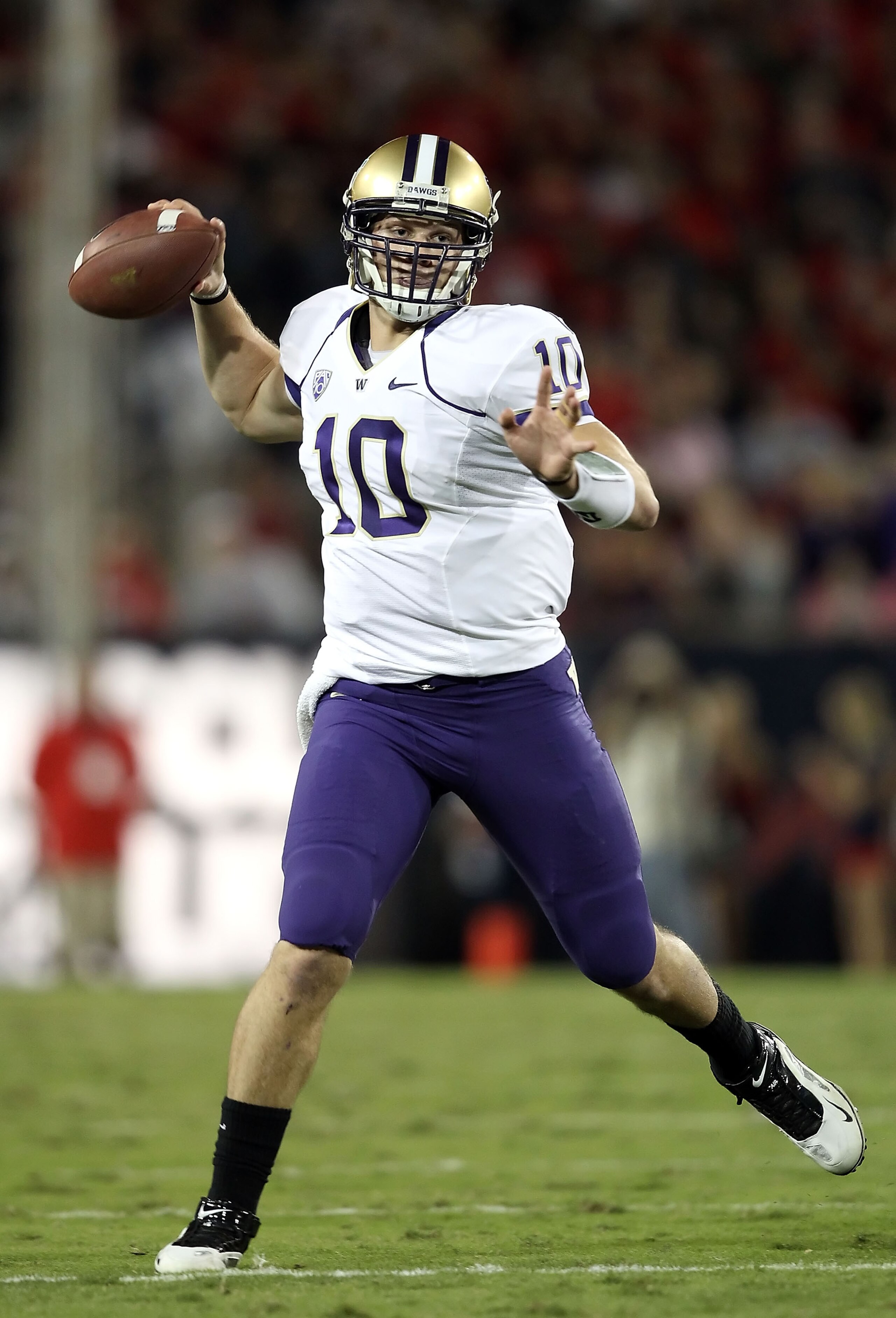 TUCSON, AZ - OCTOBER 23: Quarterback Jake Locker #10 of the Washington Huskies scrambles to pass during the college football game against the Arizona Wildcats at Arizona Stadium on October 23, 2010 in Tucson, Arizona. (Photo by Christian Petersen/Getty TUCSON, AZ - OCTOBER 23: Quarterback Jake Locker #10 of the Washington Huskies scrambles to pass during the college football game against the Arizona Wildcats at Arizona Stadium on October 23, 2010 in Tucson, Arizona. (Photo by Christian Petersen/Getty