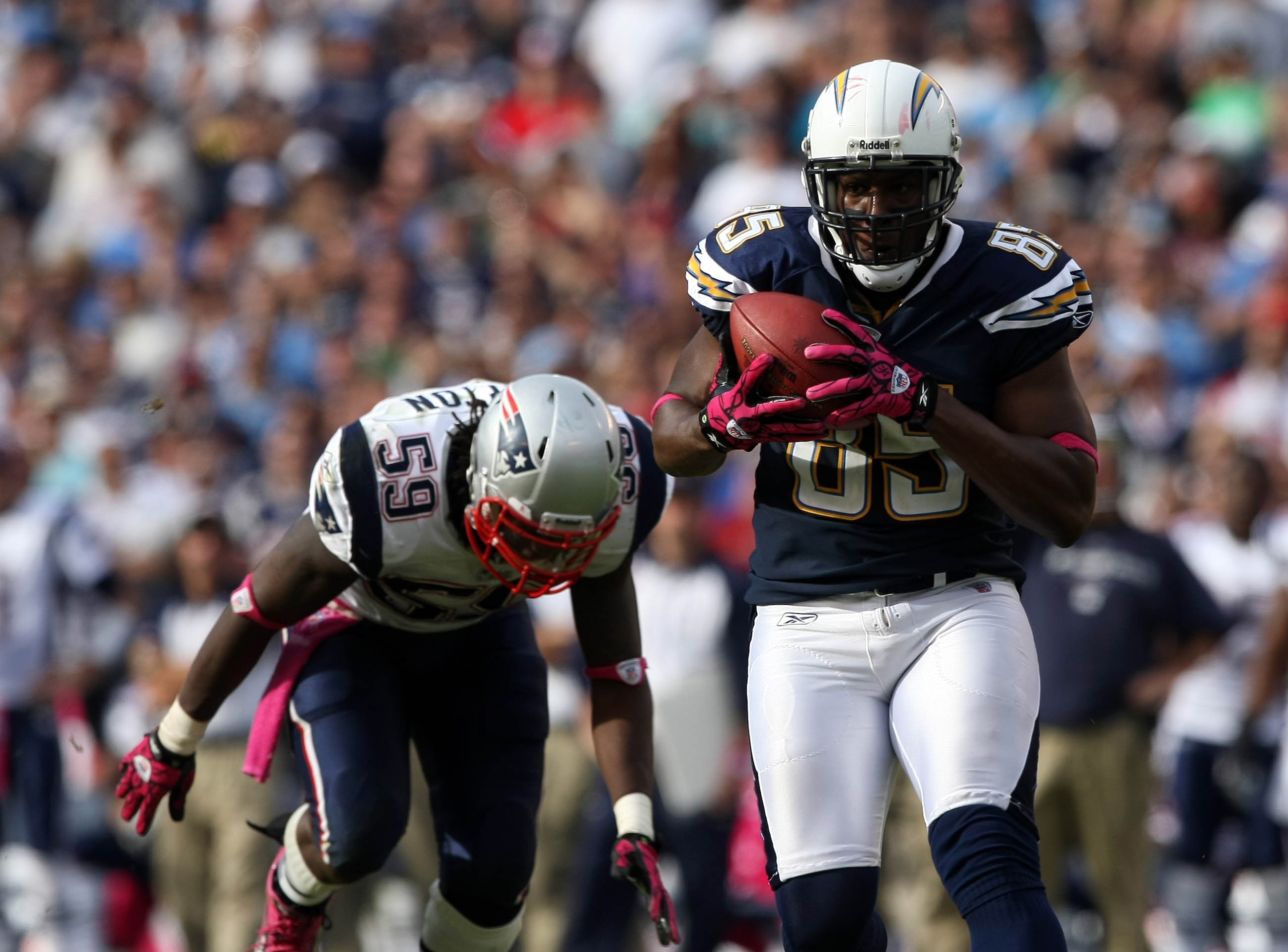 SAN DIEGO - OCTOBER 24:  Tight-end Antonio Gates #85 of the San Diego Chargers hauls in a reception against the New England Patriots during the fourth quarter of their NFL game on October 24, 2010 at Qualcomm Stadium in San Diego, California. (Photo by Do