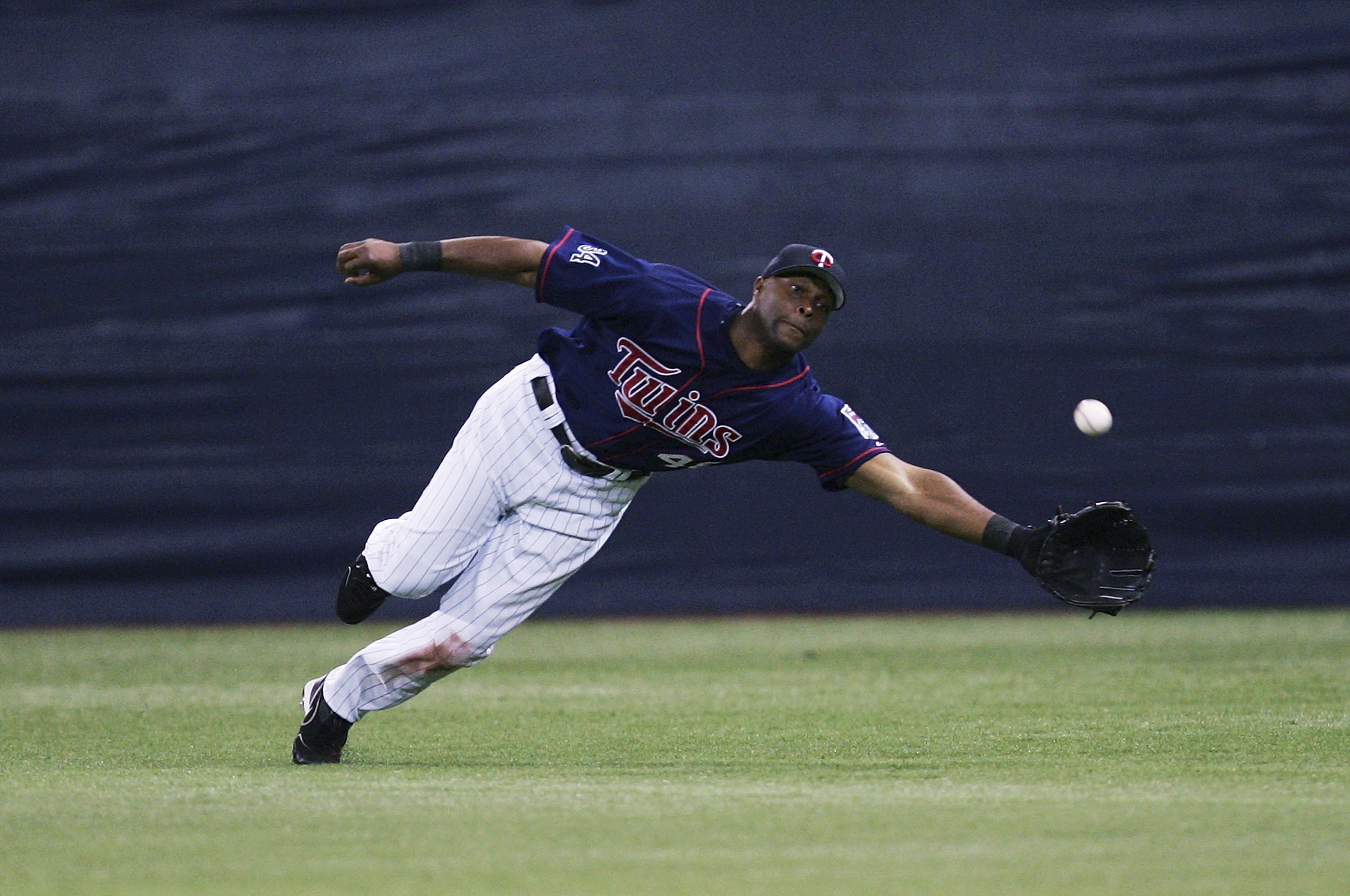 MINNEAPOLIS - OCTOBER 04: Torii Hunter #48 of the Minnesota Twins tries to reach a ball hit by Mark Kotsay of the Oakland Athletics in the 7th inning of game two of the American League Division Series at the Hubert H. Humphrey Metrodome on October 04, 200