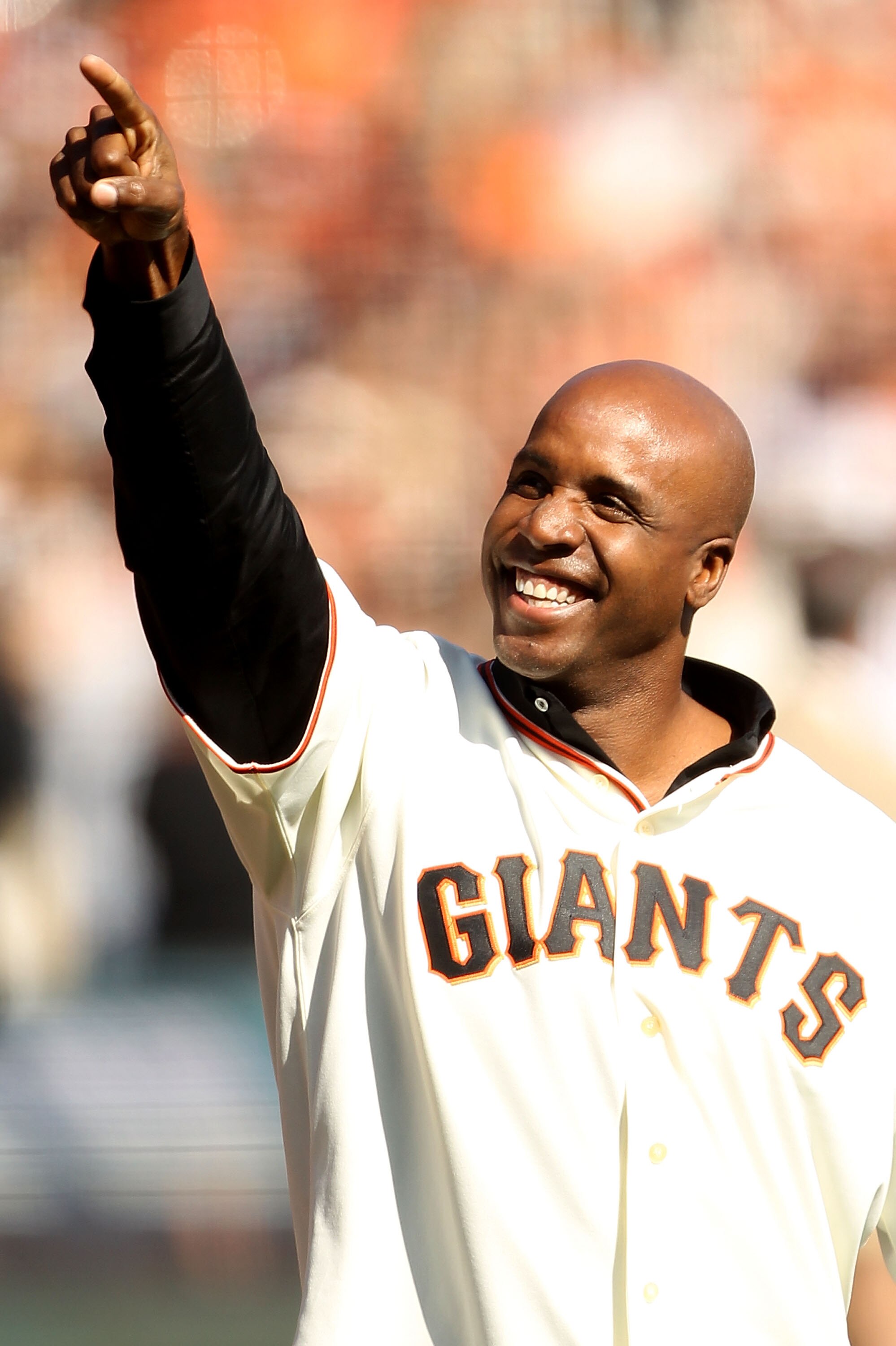 SAN FRANCISCO - OCTOBER 19:  Former San Francisco Giants outfielder Barry Bonds acknowledges the crowd prior to Game Three of the NLCS against the San Francisco Giants during the 2010 MLB Playoffs at AT&T Park on October 19, 2010 in San Francisco, Califor