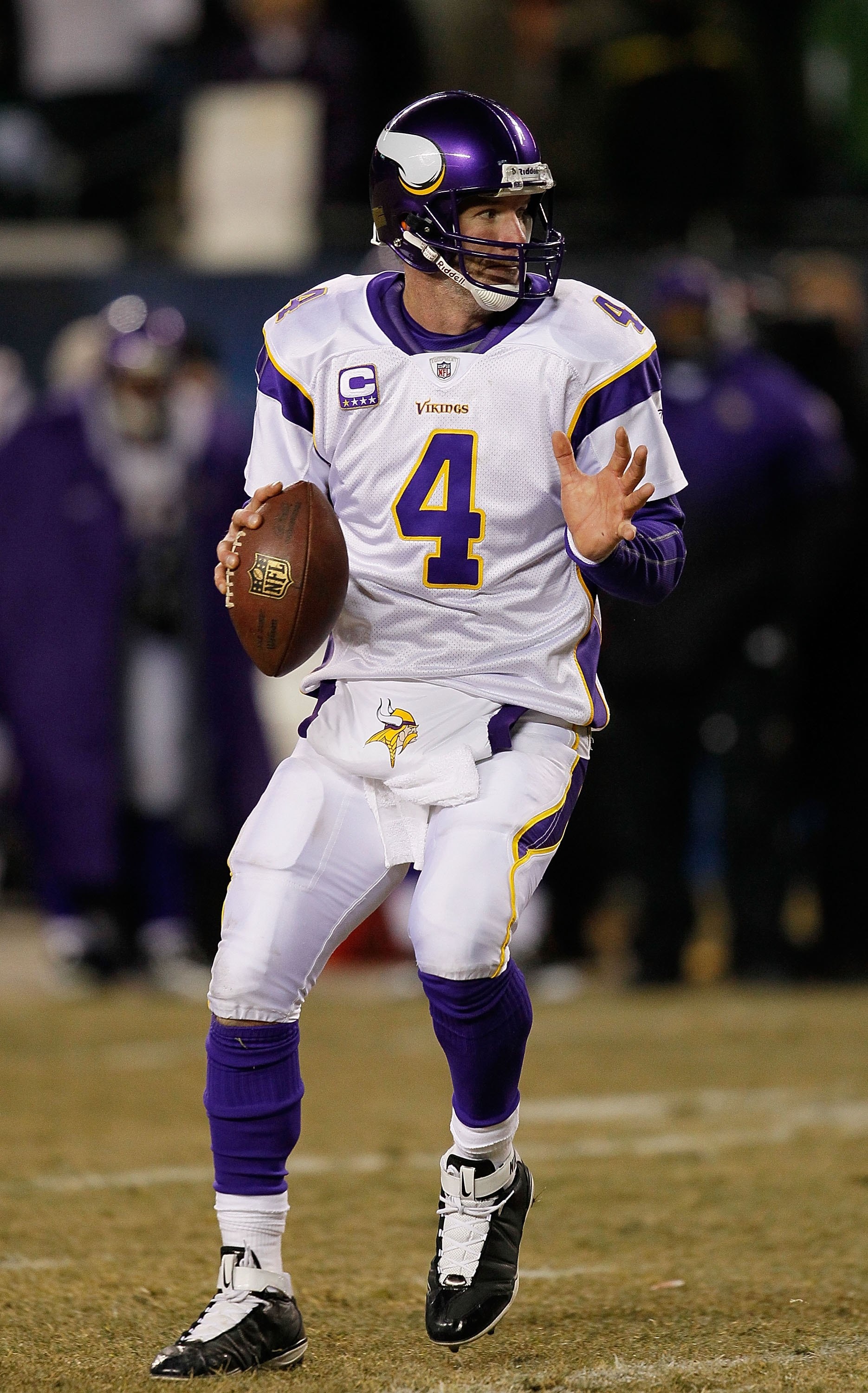 CHICAGO - DECEMBER 28: Brett Favre #4 of the Minnesota Vikings looks for a receiver against the Chicago Bears at Soldier Field on December 28, 2009 in Chicago, Illinois. The Bears defeated the Vikings 36-30 in overtime. (Photo by Jonathan Daniel/Getty Ima