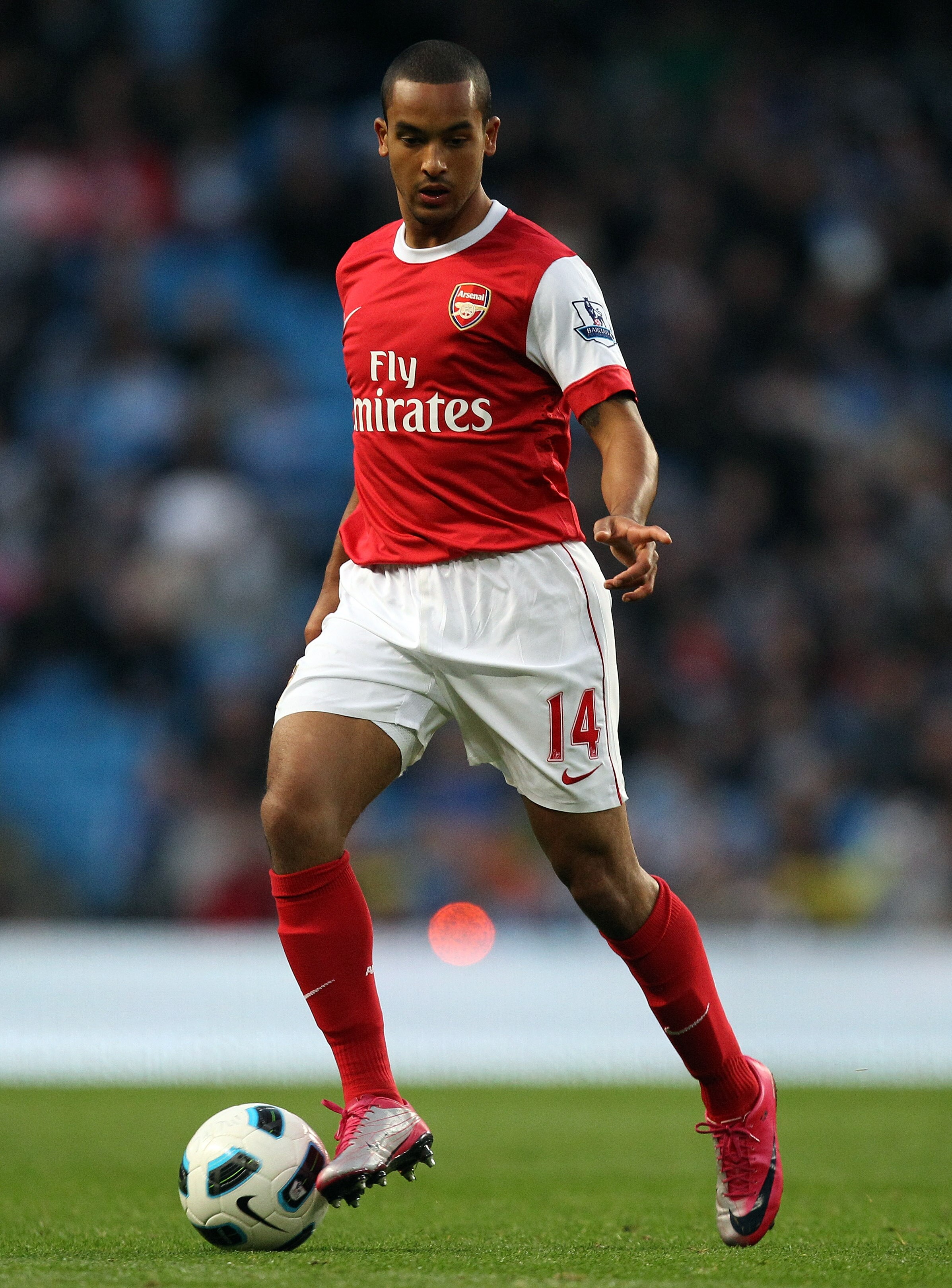 MANCHESTER, ENGLAND - OCTOBER 24:  Theo Walcott of Arsenal in action during the Barclays Premier League match between Manchester City and Arsenal at City of Manchester Stadium on October 24, 2010 in Manchester, England.  (Photo by Richard Heathcote/Getty