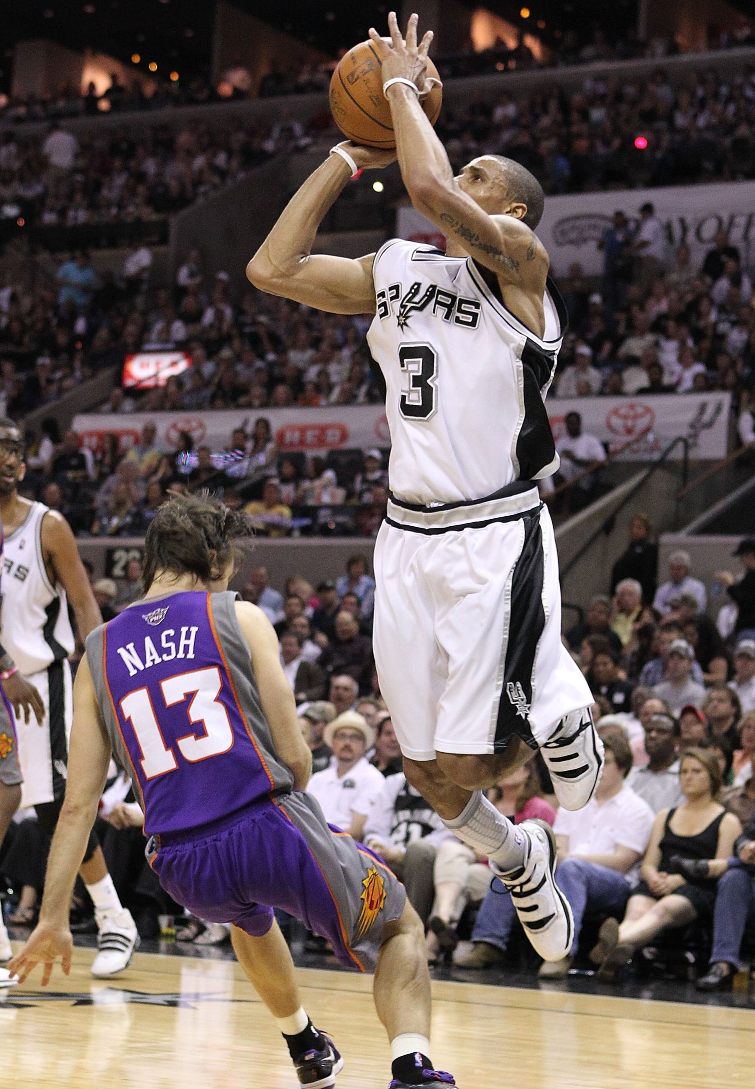 SAN ANTONIO - MAY 09:  Guard George Hill #3 of the San Antonio Spurs in Game Four of the Western Conference Semifinals during the 2010 NBA Playoffs at AT&T Center on May 9, 2010 in San Antonio, Texas. NOTE TO USER: User expressly acknowledges and agrees t
