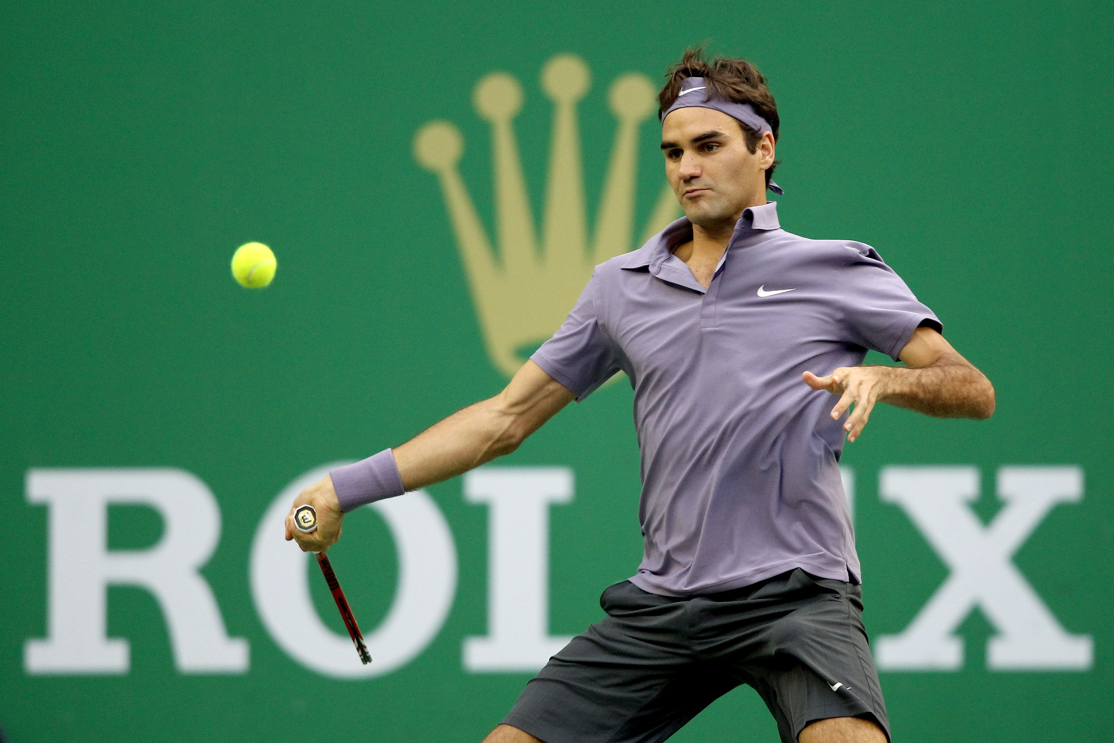 SHANGHAI, CHINA - OCTOBER 17:  Roger Federer of Switzerland returns a shot to Andy Murray of Great Britain during the final on day seven of the 2010 Shanghai Rolex Masters at the Shanghai Qi Zhong Tennis Center on October 17, 2010 in Shanghai, China.  (Ph