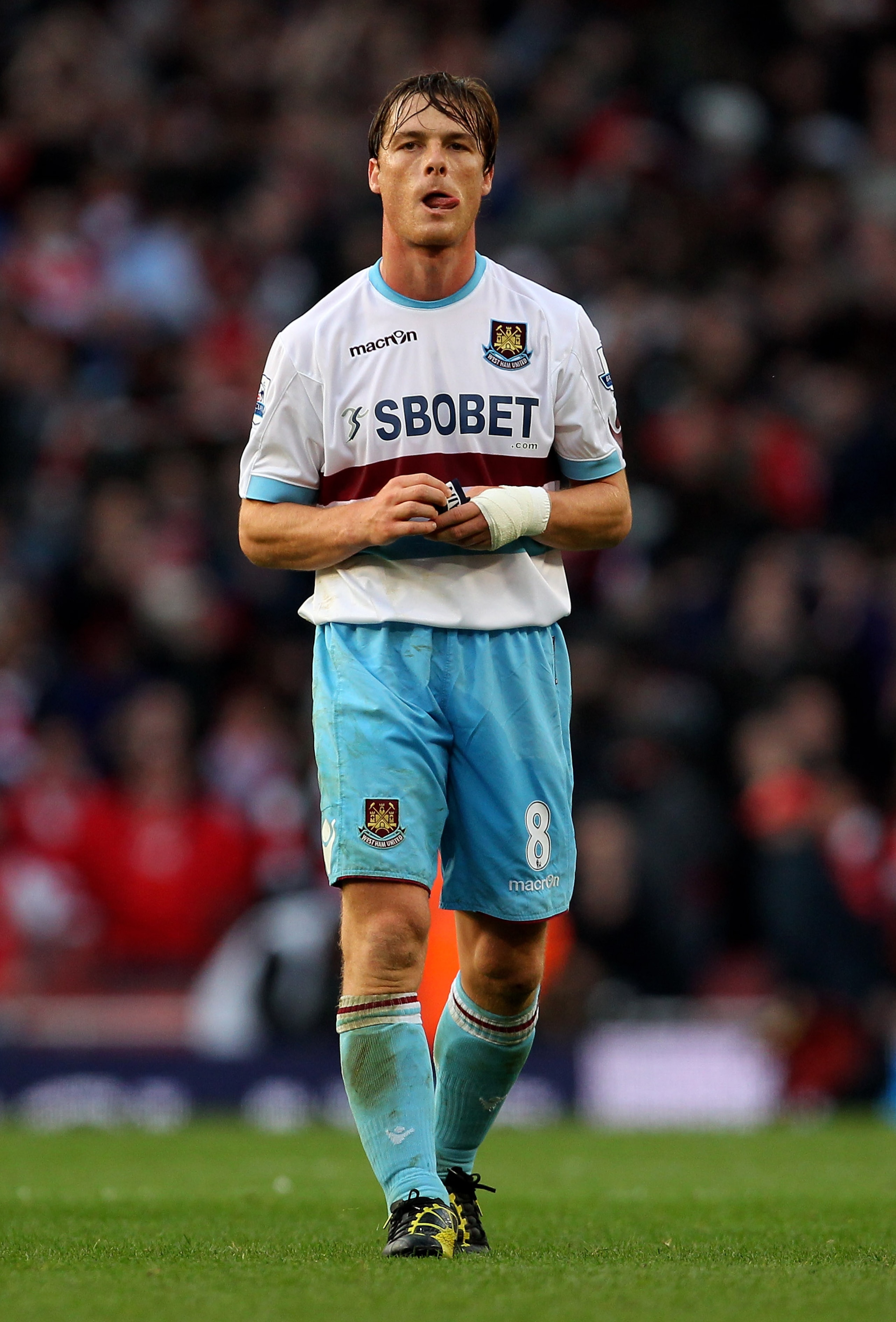 LONDON, ENGLAND - OCTOBER 30:  Scott Parker of West Ham shows his disapointment during the Barclays Premier League match between Arsenal and West Ham United at Emirates Stadium on October 30, 2010 in London, England.  (Photo by Clive Rose/Getty Images)