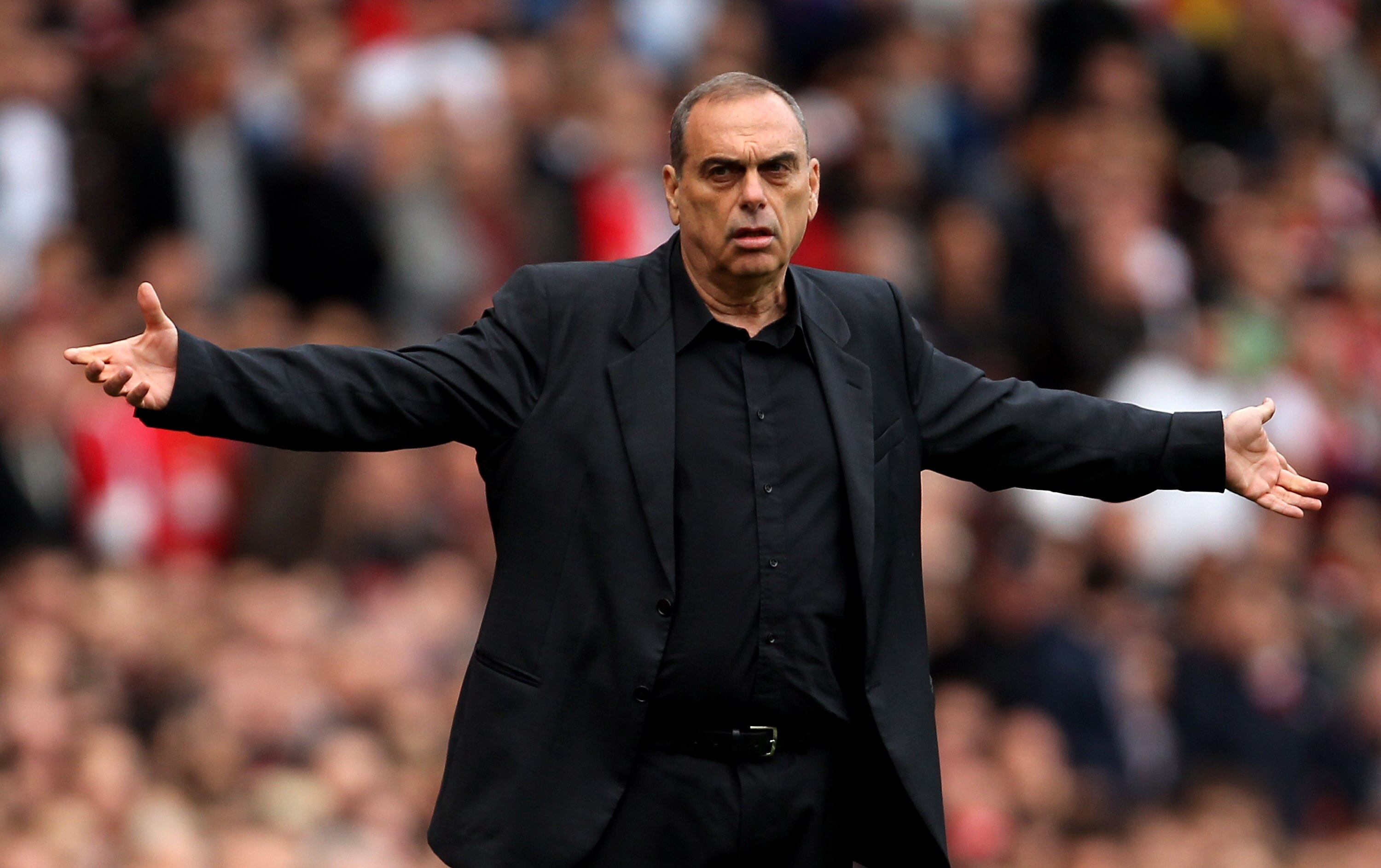 LONDON, ENGLAND - OCTOBER 30:  Manager Avram Grant of West Ham shouts instructions from the touchline during the Barclays Premier League match between Arsenal and West Ham United at Emirates Stadium on October 30, 2010 in London, England.  (Photo by Clive