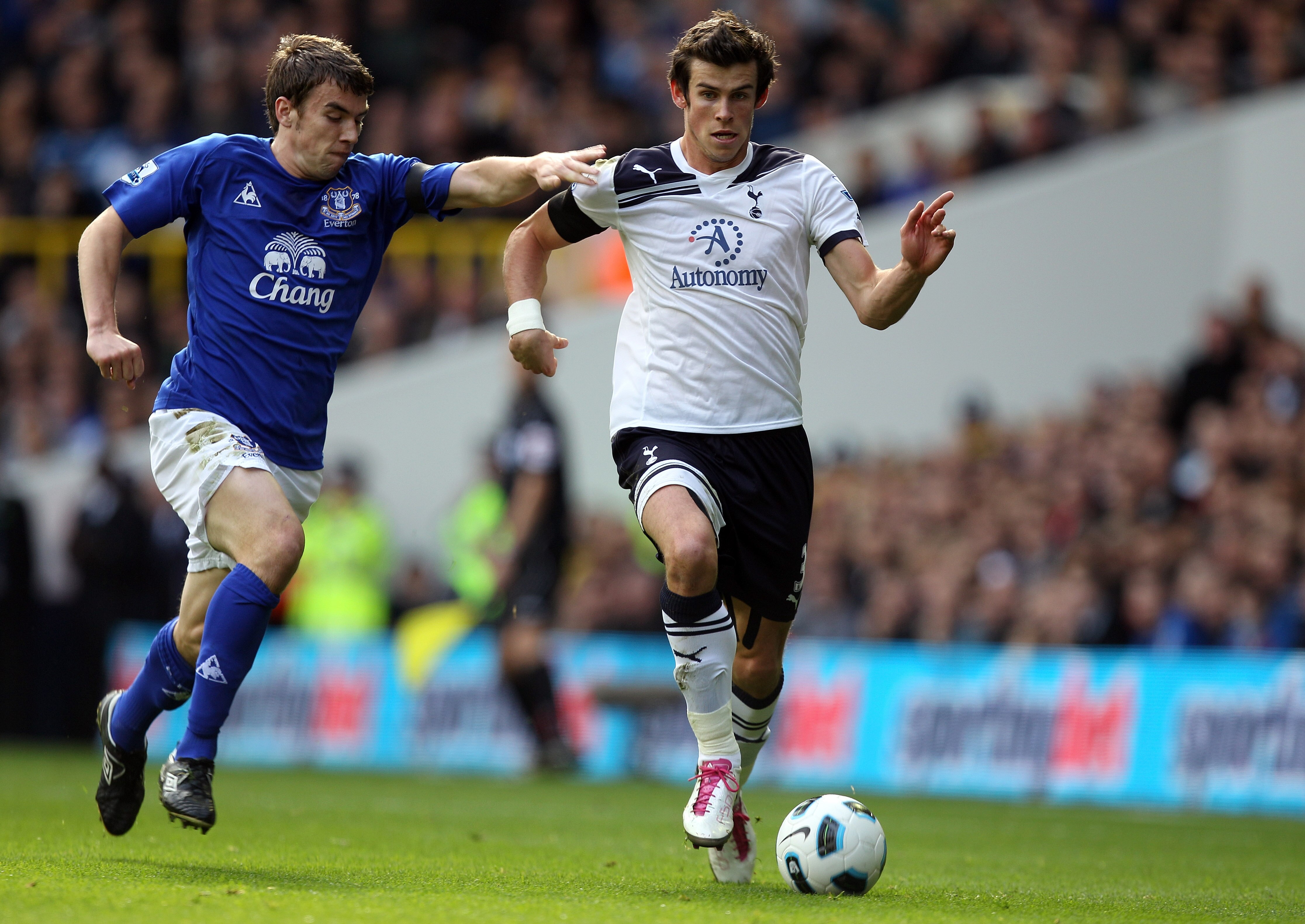LONDON, ENGLAND - OCTOBER 23:  Gareth Bale of Tottenham shrugs off the challenge of Seamus Coleman of Everton during the Barclays Premier League match between Tottenham Hotspur and Everton at White Hart Lane on October 23, 2010 in London, England.  (Photo