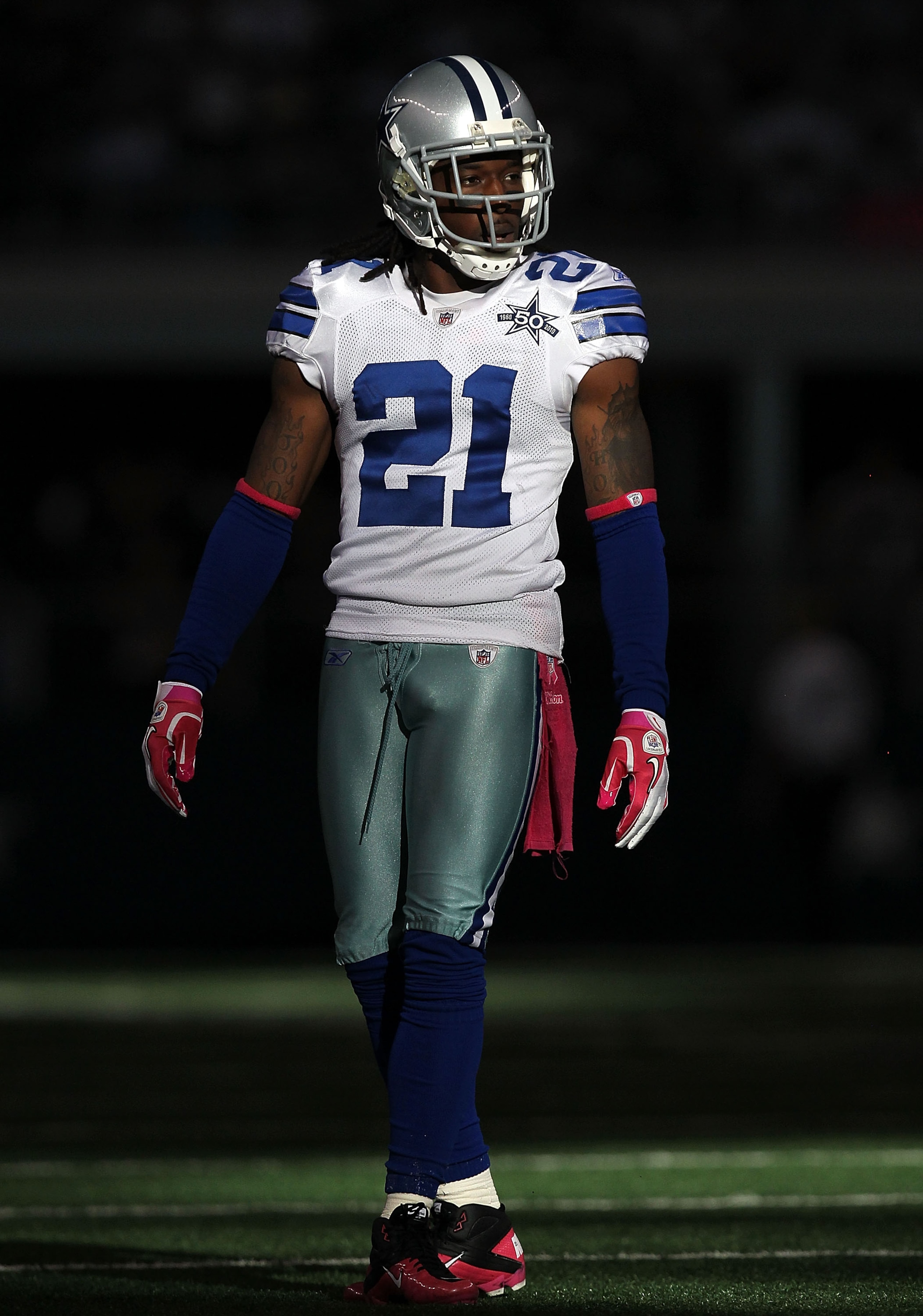 ARLINGTON, TX - OCTOBER 10:  Cornerback Mike Jenkins #21 of the Dallas Cowboys at Cowboys Stadium on October 10, 2010 in Arlington, Texas.  (Photo by Ronald Martinez/Getty Images)